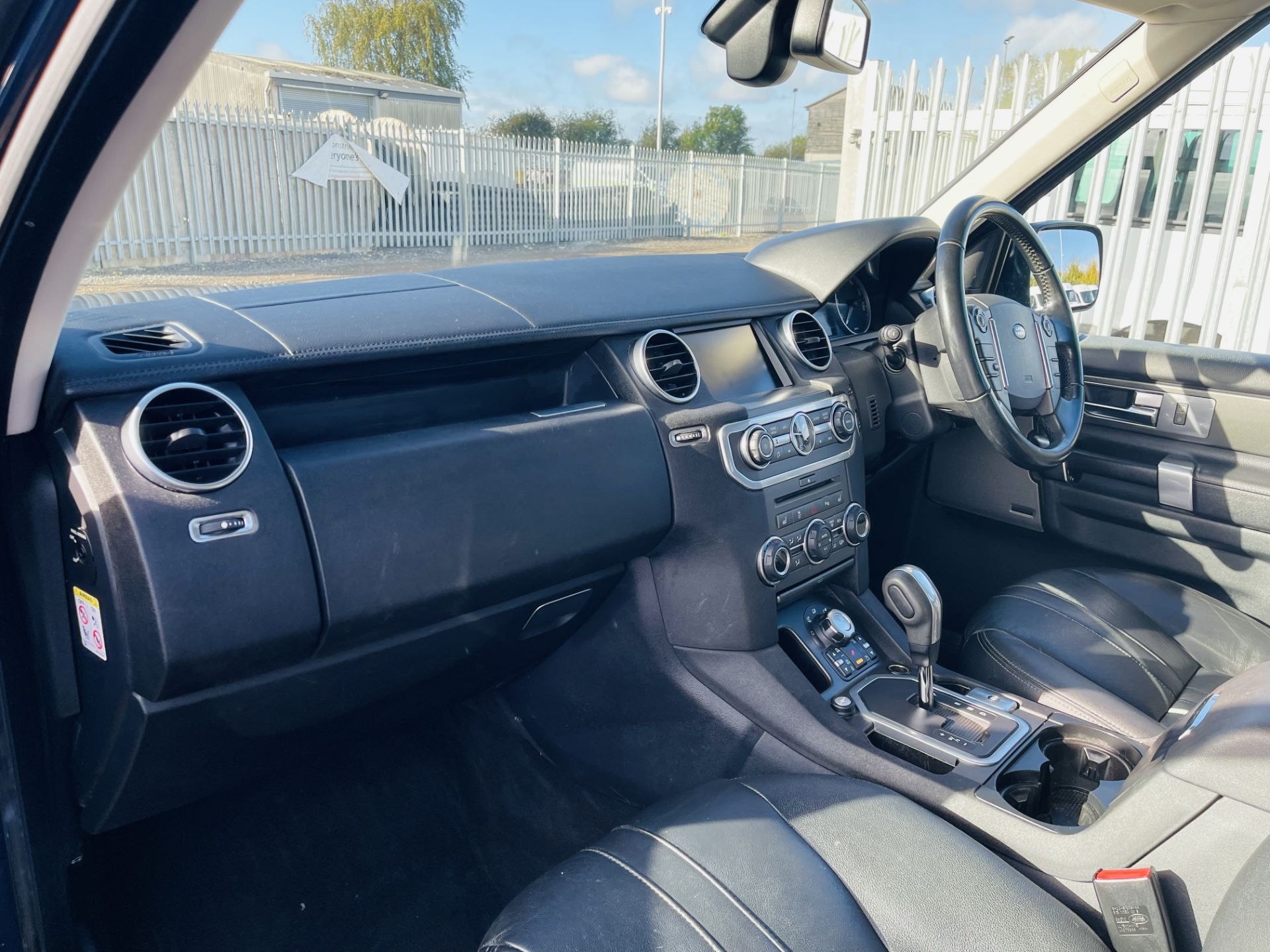 Land Rover Discovery 4 3.0 SDV6 XS Auto 2011 '11 Reg' Sat Nav - Metallic Blue - 4WD - 7 Seats - Image 17 of 37