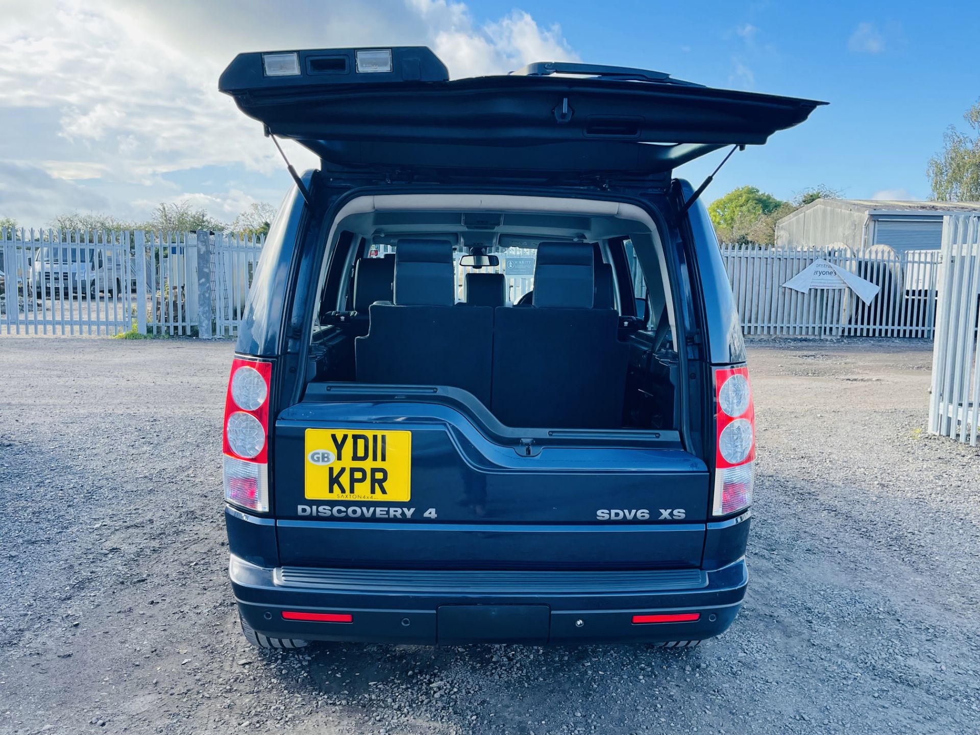 Land Rover Discovery 4 3.0 SDV6 XS Auto 2011 '11 Reg' Sat Nav - Metallic Blue - 4WD - 7 Seats - Image 11 of 37