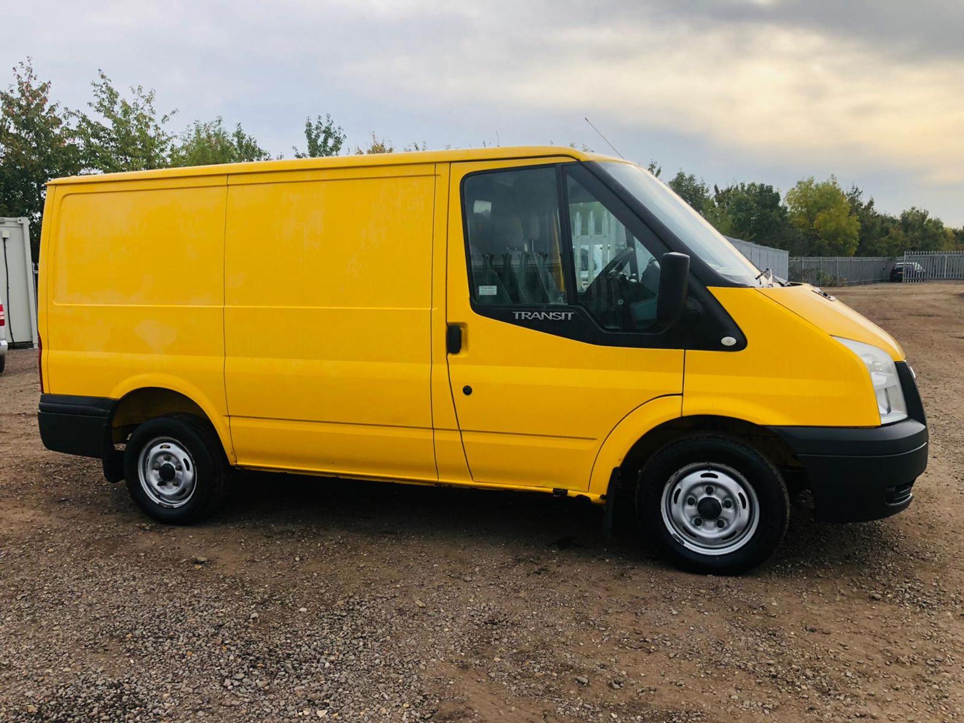 Ford Transit 2.2 TDCI 125 T300 L1 H1 FWD 2011 '61 Reg' Air Con - Elec Pack - No Vat Save 20% - Image 2 of 32