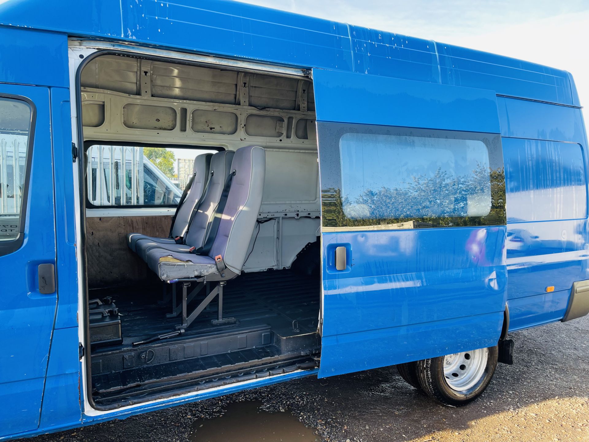 Ford Transit 2.2 TDCI T460 155 RWD 2013 **Crew-van** '63 Reg' L4 H3 - Twin Rear Axle ** Rare ** - Image 11 of 25