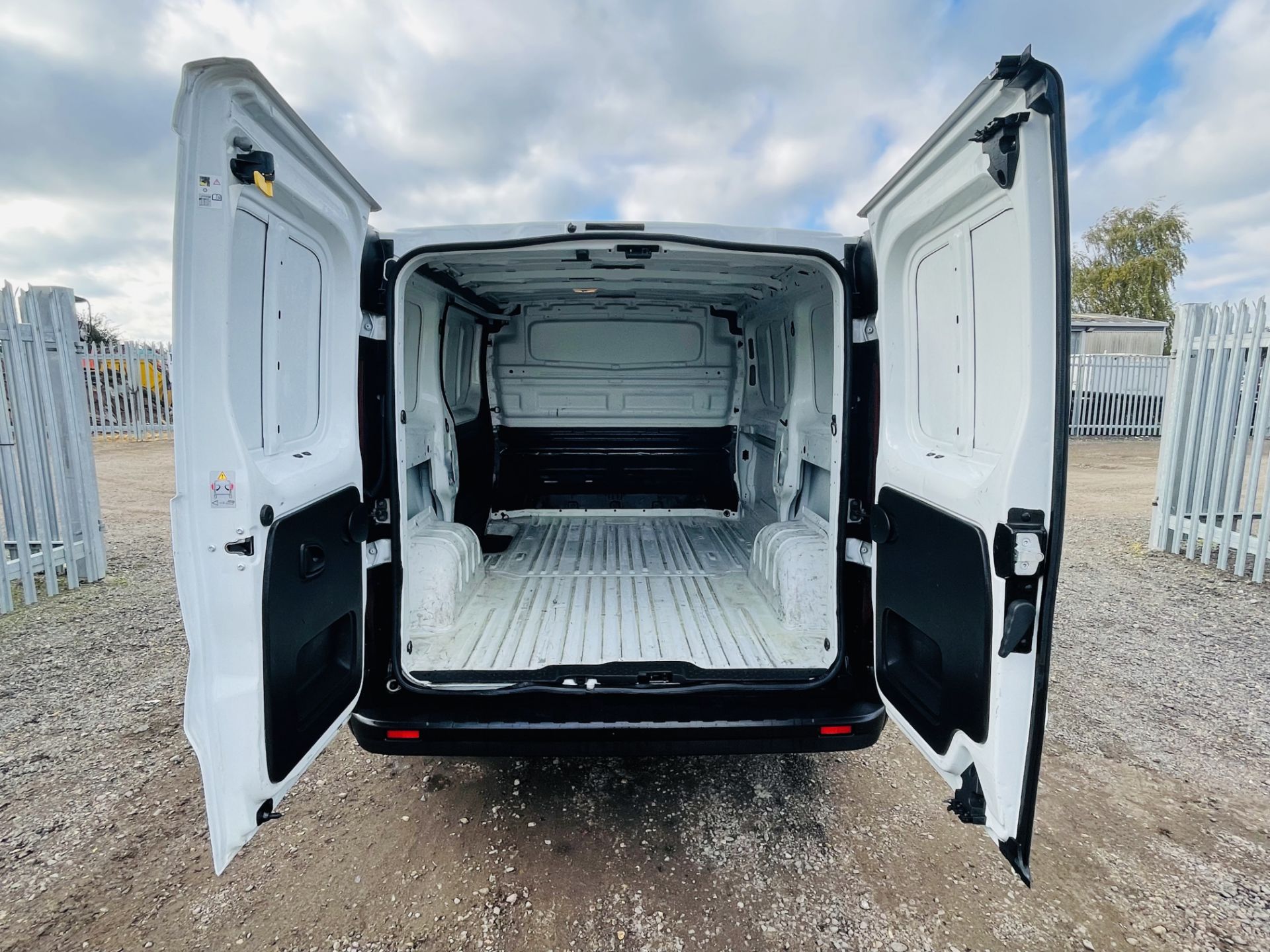 Renault Trafic SL27 Business 1.6 DCI Euro 6 2019 '19 Reg' ULEZ Compliant - Panel Van - Image 21 of 37