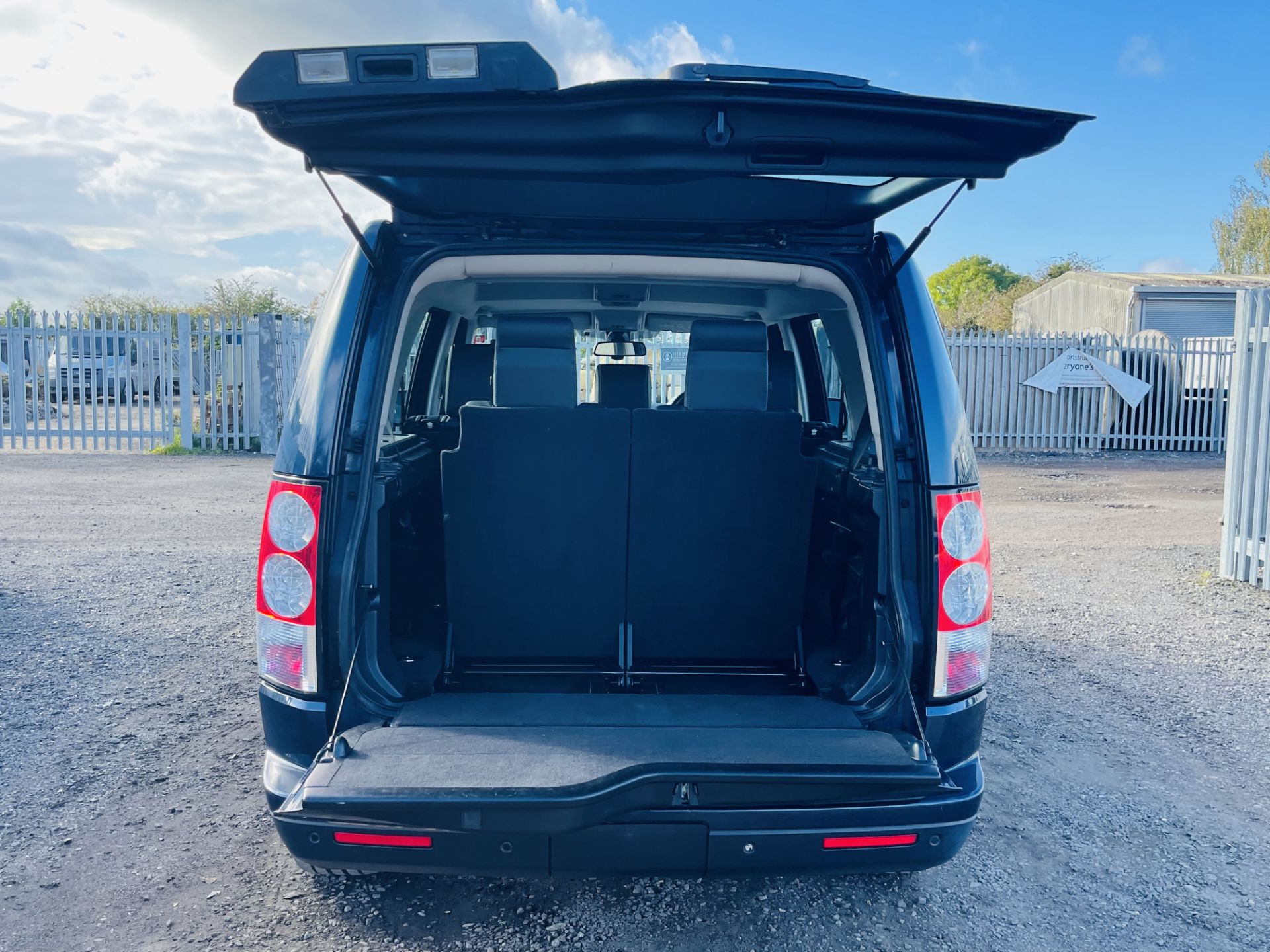 Land Rover Discovery 4 3.0 SDV6 XS Auto 2011 '11 Reg' Sat Nav - Metallic Blue - 4WD - 7 Seats - Image 12 of 37