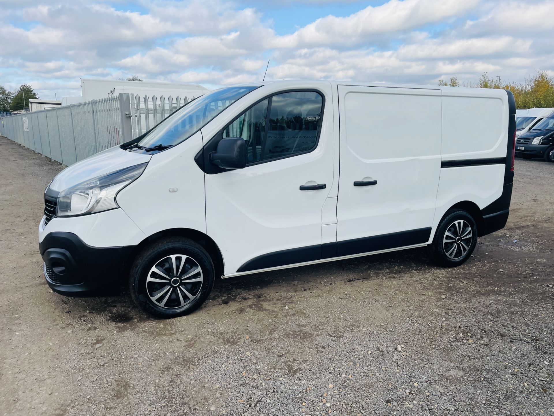 Renault Trafic SL27 Business 1.6 DCI Euro 6 2019 '19 Reg' ULEZ Compliant - Panel Van - Image 7 of 37