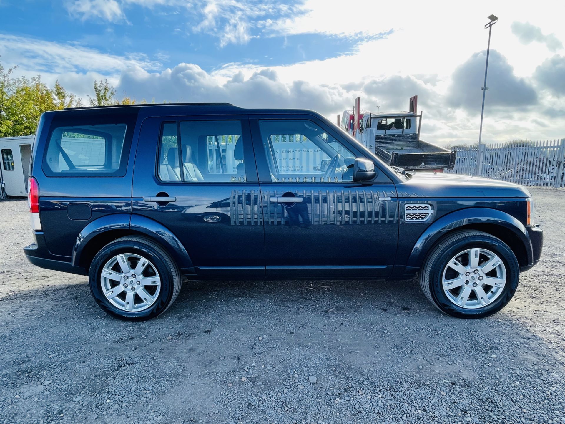 Land Rover Discovery 4 3.0 SDV6 XS Auto 2011 '11 Reg' Sat Nav - Metallic Blue - 4WD - 7 Seats - Image 15 of 37