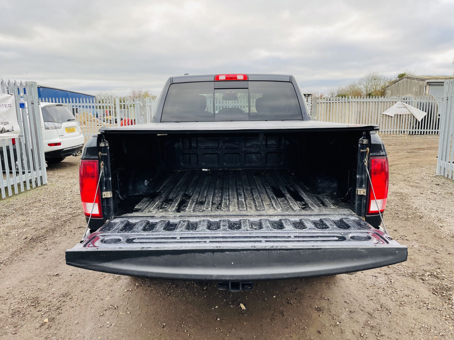 Dodge Ram 3.6 V6 1500 Crew Cab SLT 4WD ' 2015 Year ' A/C - 6 Seats - Chrome Package - Image 7 of 21