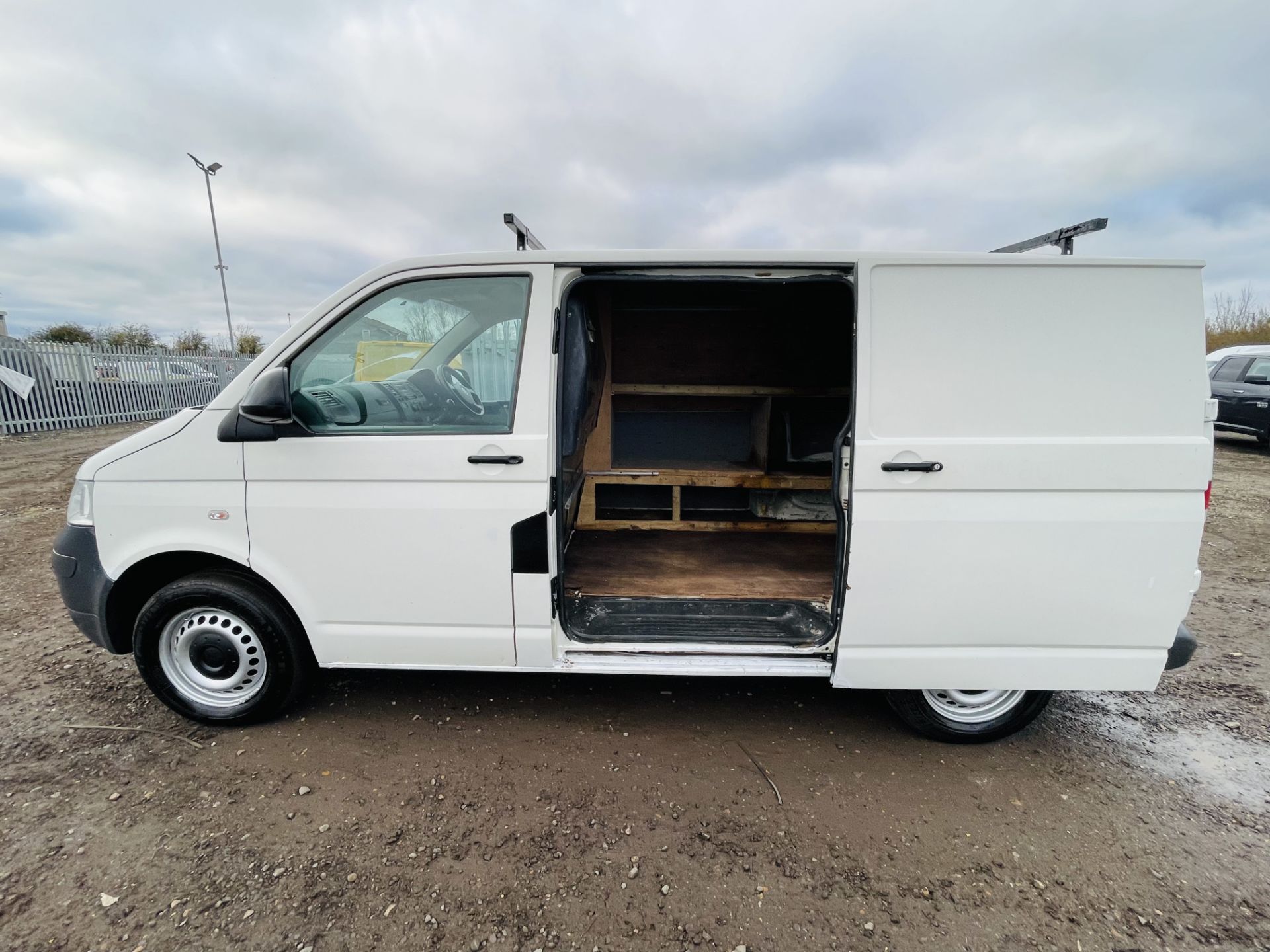 ** ON SALE ** Volkswagen Transporter T30 130 2.5 TDI L1 H1 2009 '59 Reg' Panel Van - LCV - Image 10 of 19