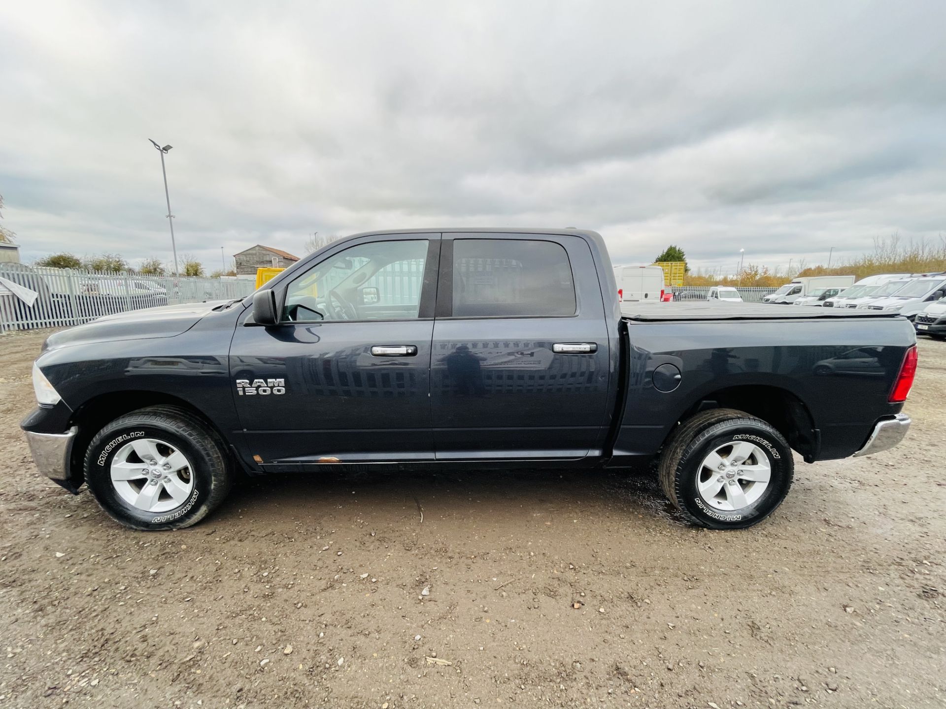 Dodge Ram 3.6 V6 1500 Crew Cab SLT 4WD ' 2015 Year ' A/C - 6 Seats - Chrome Package - Image 4 of 21