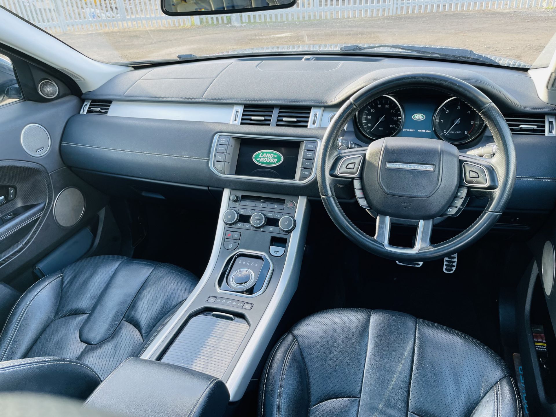 Range Rover Evoque Dynamic 2.2 SD4 4WD Commandshift 2015 '15 Reg' Sat Nav - Panoramic Roof - Image 25 of 38