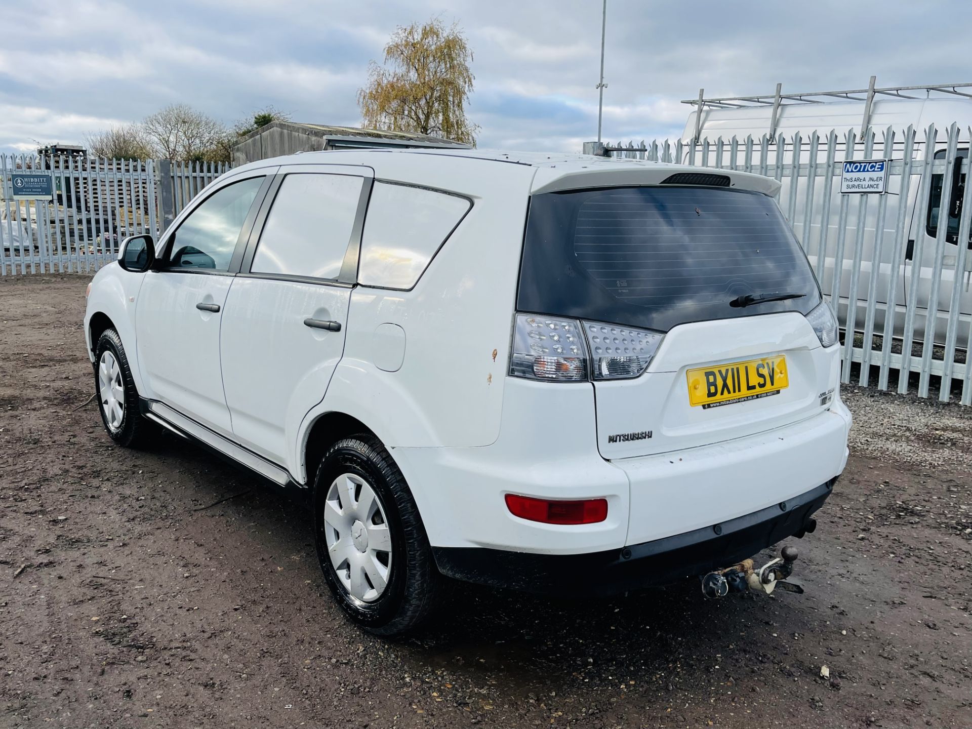 ** ON SALE **Mitsubishi Outlander GX 4Work 2.3 DI-D 177 2011 '11 Reg' - Air Con - 4WD - No Vat - Image 10 of 21