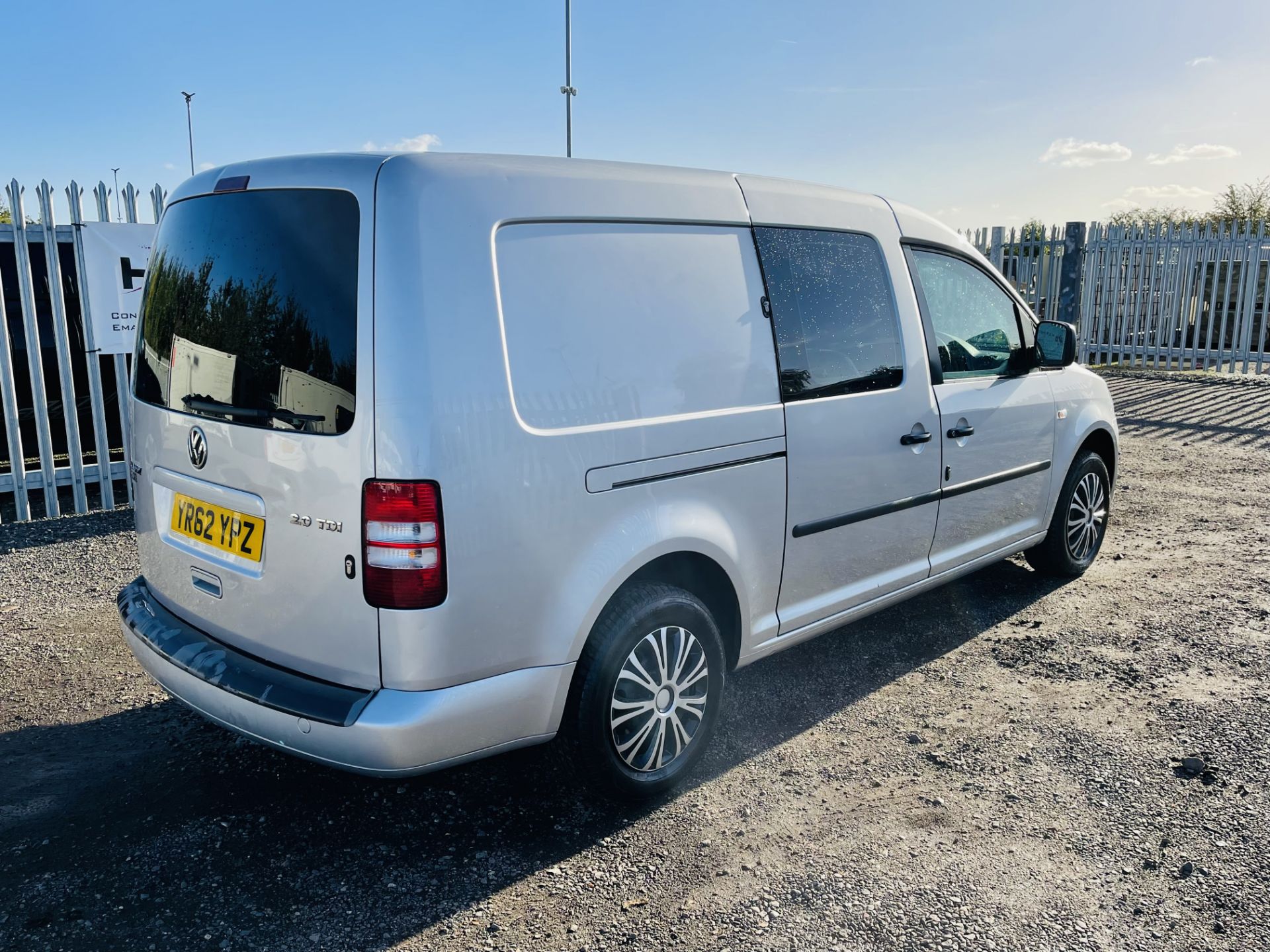 ** ON SALE ** Volkswagen Caddy 1.6 TDI C20 Combi Maxi Dualiner 5 seats 2012 '62 Reg' Air Con - - Image 17 of 29