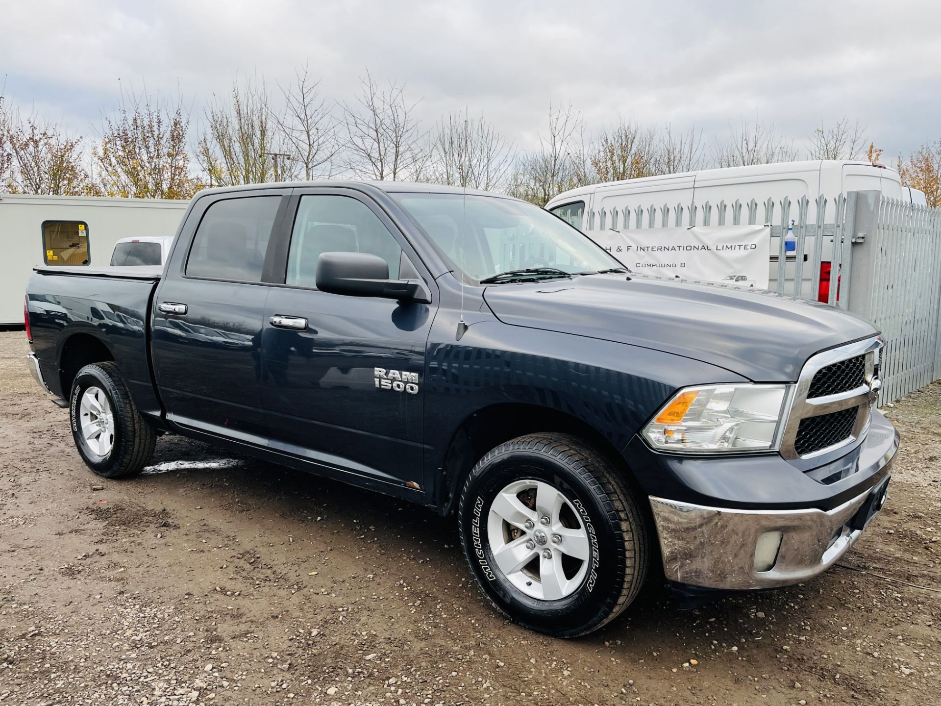 Dodge Ram 3.6 V6 1500 Crew Cab SLT 4WD ' 2015 Year ' A/C - 6 Seats - Chrome Package - Image 11 of 21