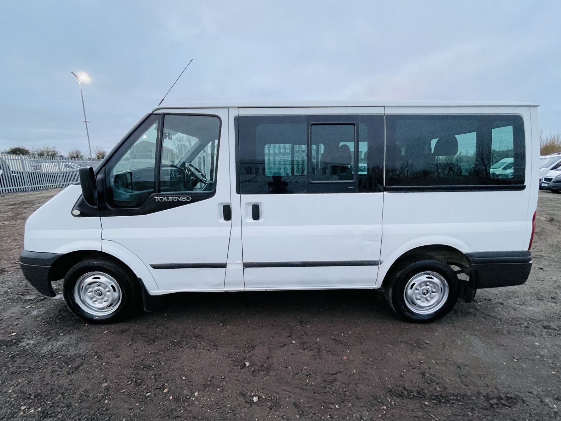 Ford Transit Toureno 2.2 TDCI Trend 2013 '13 Reg' 9 seats - Air Con - Cruise Control - Image 6 of 25