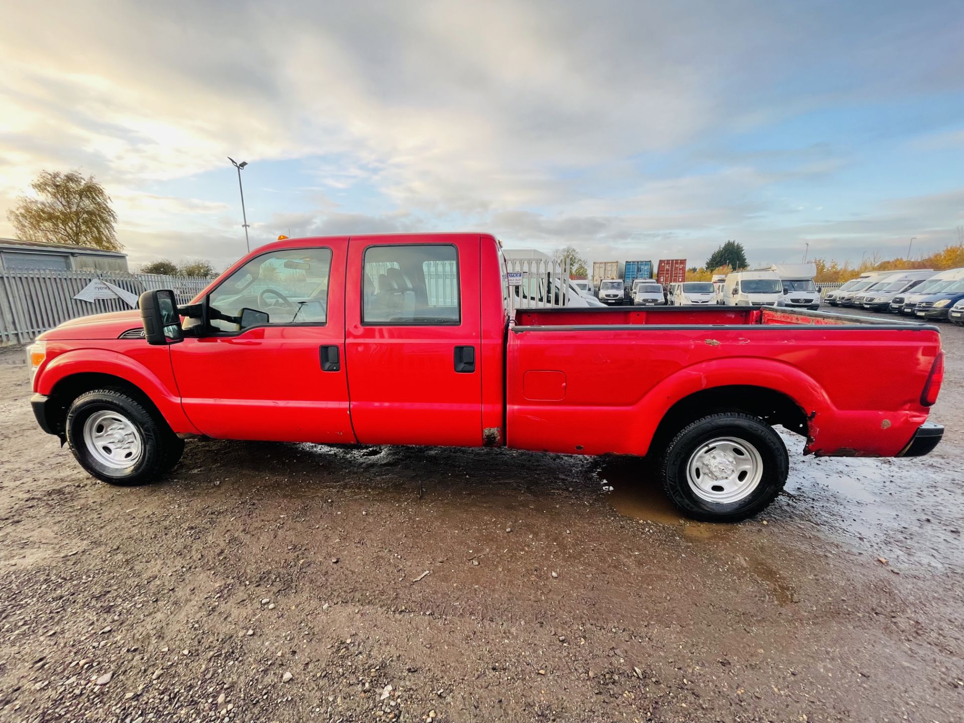 Ford F 250 6.2L V8 XL '2011 Year' **Super Duty Edition** Crew Cab - A/C ** Fresh Import ** - Image 14 of 20