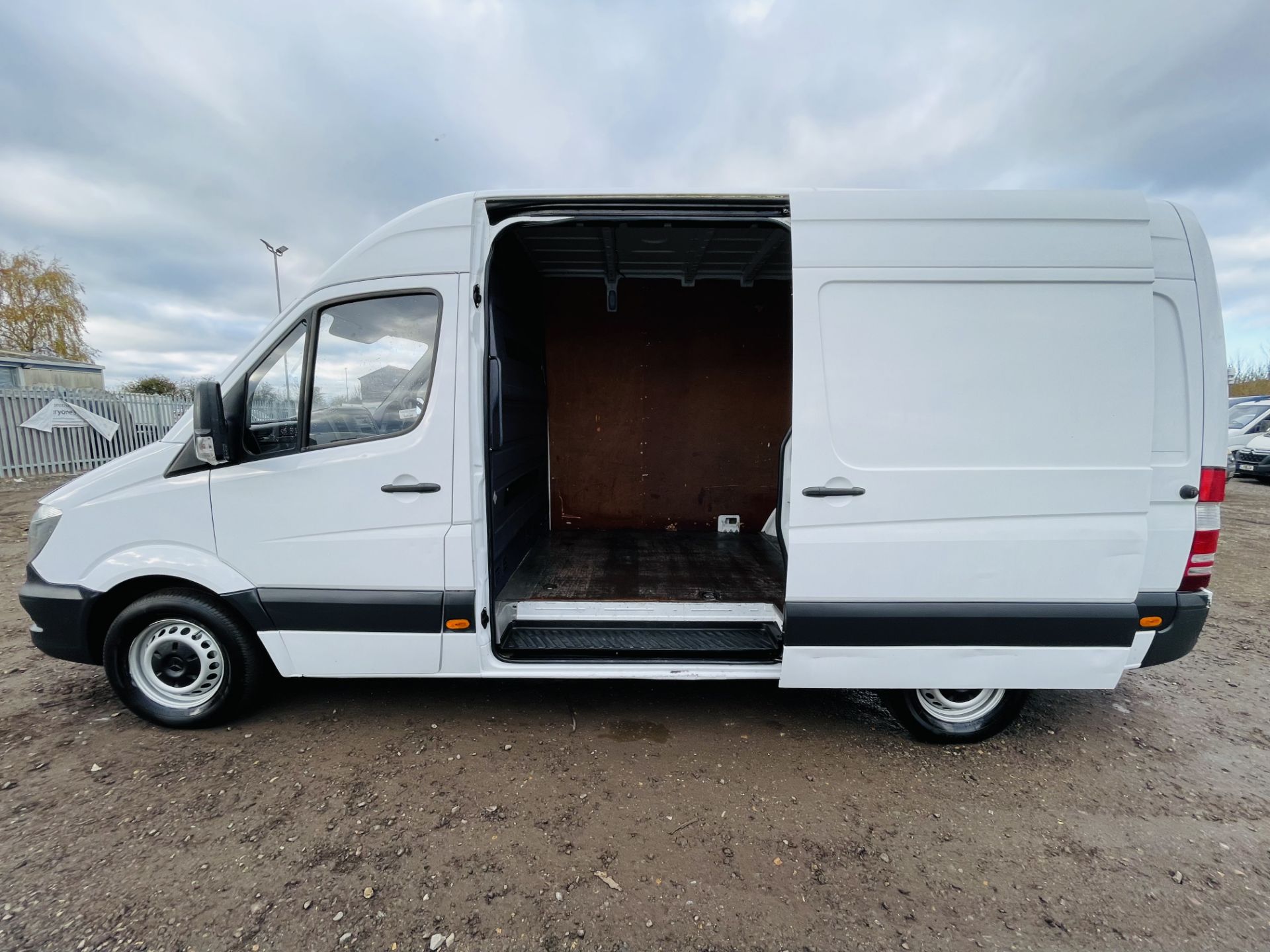 Mercedes-Benz Sprinter 2.1 313 CDI L2 H3 2014 '14 Reg' - Medium Wheel Base - High Roof - Image 9 of 18