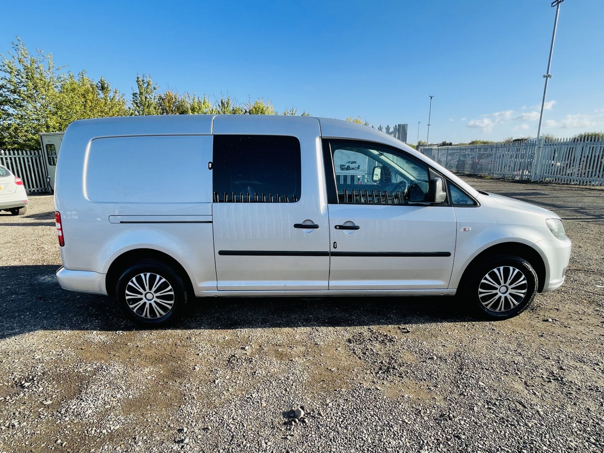 ** ON SALE ** Volkswagen Caddy 1.6 TDI C20 Combi Maxi Dualiner 5 seats 2012 '62 Reg' Air Con - - Image 18 of 29