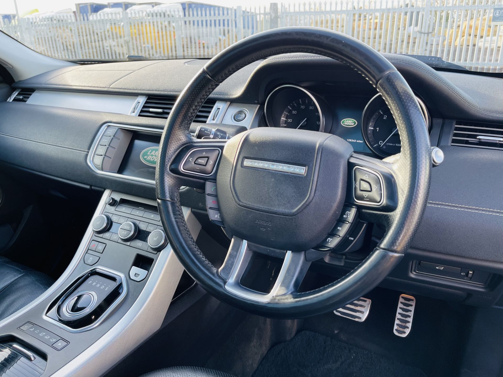 Range Rover Evoque Dynamic 2.2 SD4 4WD Commandshift 2015 '15 Reg' Sat Nav - Panoramic Roof - Image 28 of 38