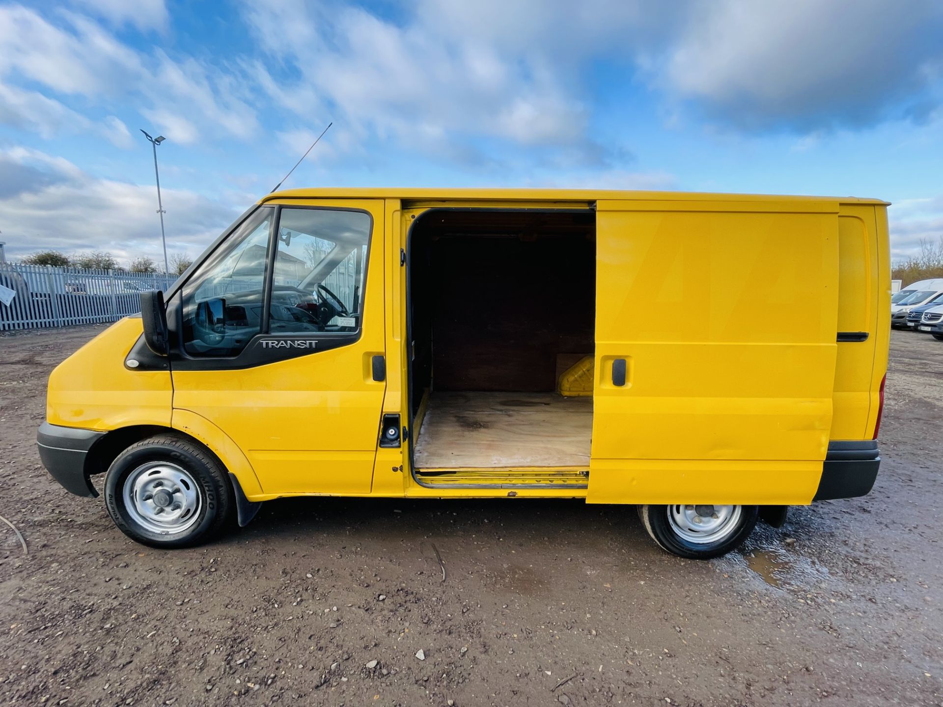 Ford Transit 2.2 TDCI 125 T300 L1 H1 FWD 2011 '61 Reg' Air Con - Elec Pack - No Vat Save 20% - Image 9 of 19