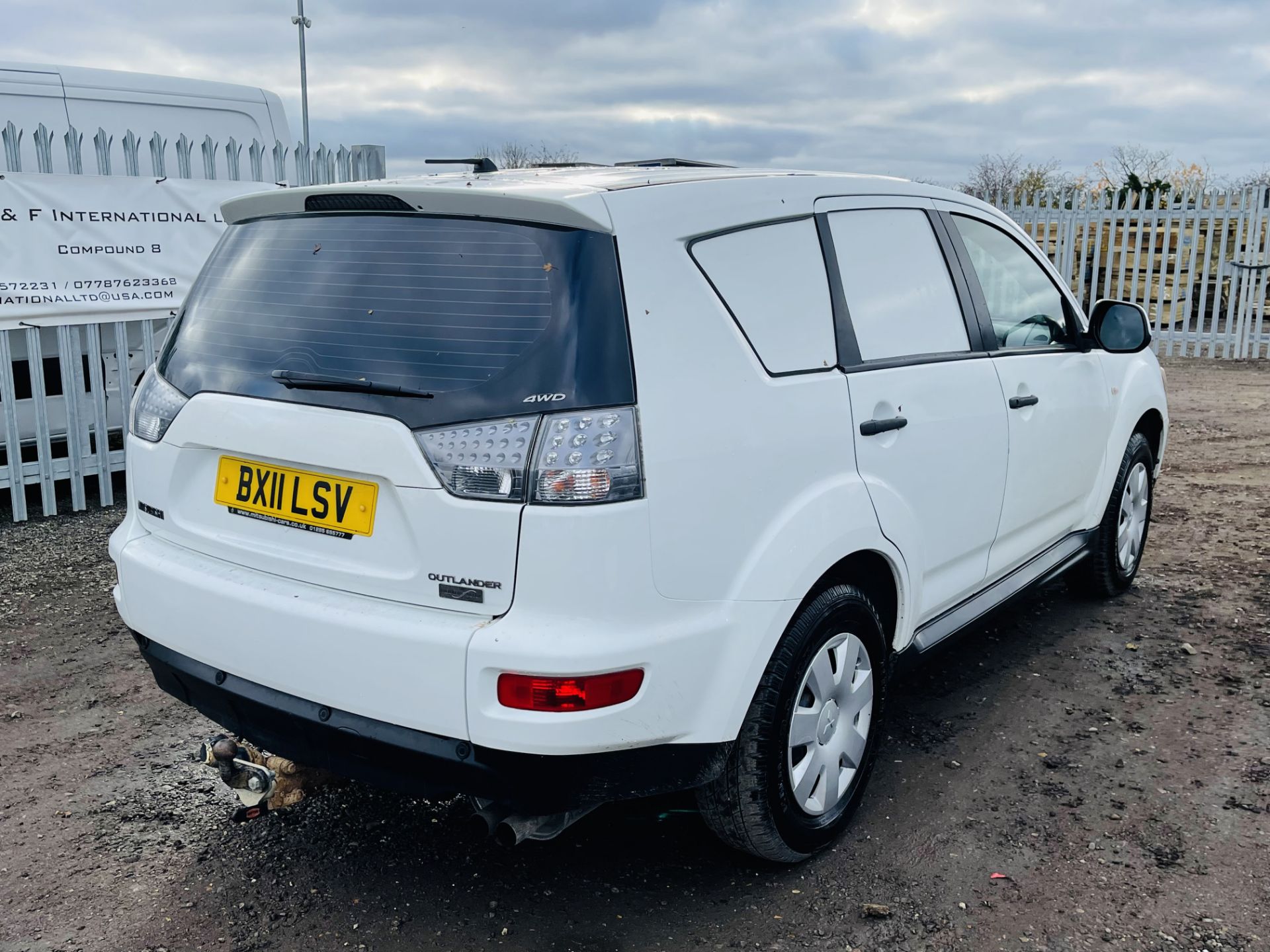 ** ON SALE **Mitsubishi Outlander GX 4Work 2.3 DI-D 177 2011 '11 Reg' - Air Con - 4WD - No Vat - Image 13 of 21