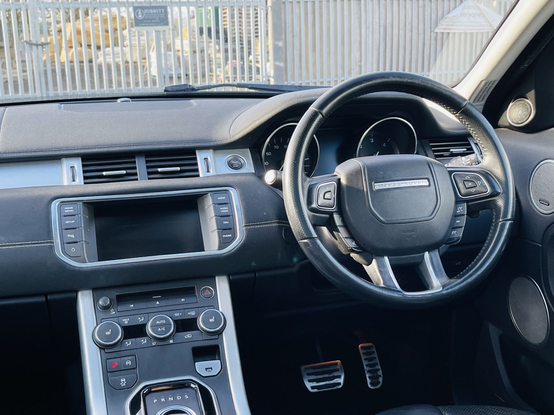 Range Rover Evoque Dynamic 2.2 SD4 4WD Commandshift 2015 '15 Reg' Sat Nav - Panoramic Roof - Image 23 of 38