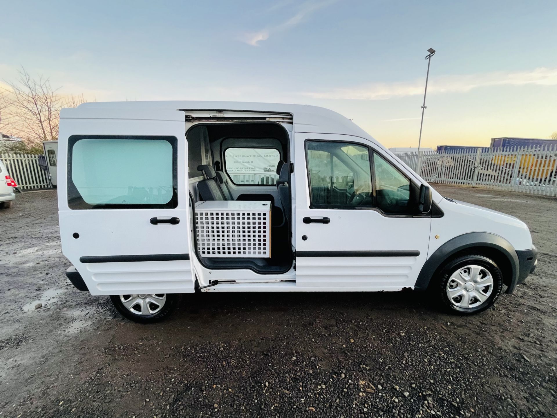 Ford Transit connect 1.8 TDCI LWB High Roof 2013 '13 Reg' A/C Elec pack - Image 15 of 21