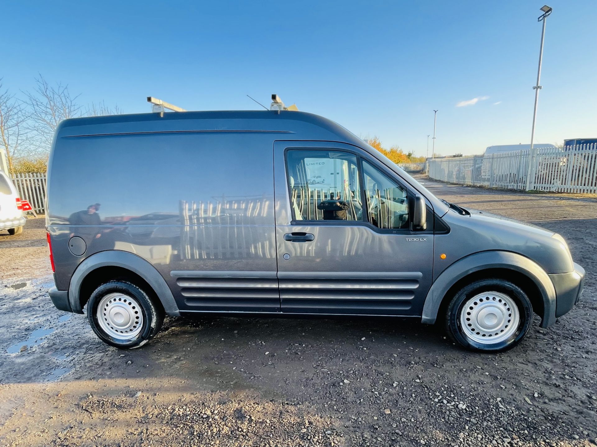Ford Transit Connect 1.8 TDCI T230 LX110 LWB High Roof 2007 '57 Reg' A/C - No vat save 20% - Image 15 of 20