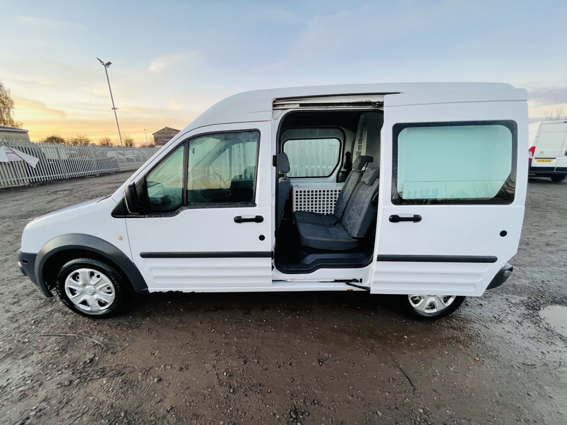 Ford Transit connect 1.8 TDCI LWB High Roof 2013 '13 Reg' A/C Elec pack - Image 9 of 21