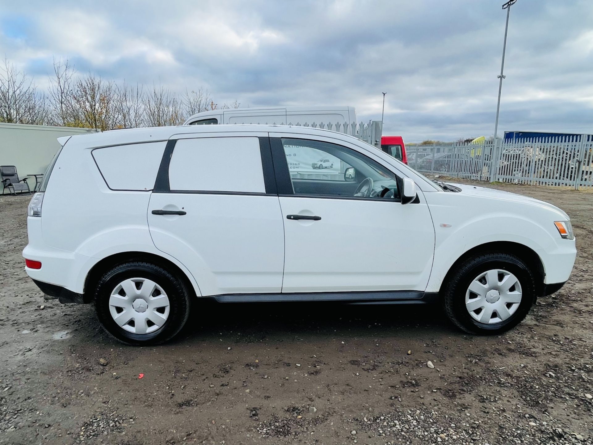 ** ON SALE **Mitsubishi Outlander GX 4Work 2.3 DI-D 177 2011 '11 Reg' - Air Con - 4WD - No Vat - Image 14 of 21