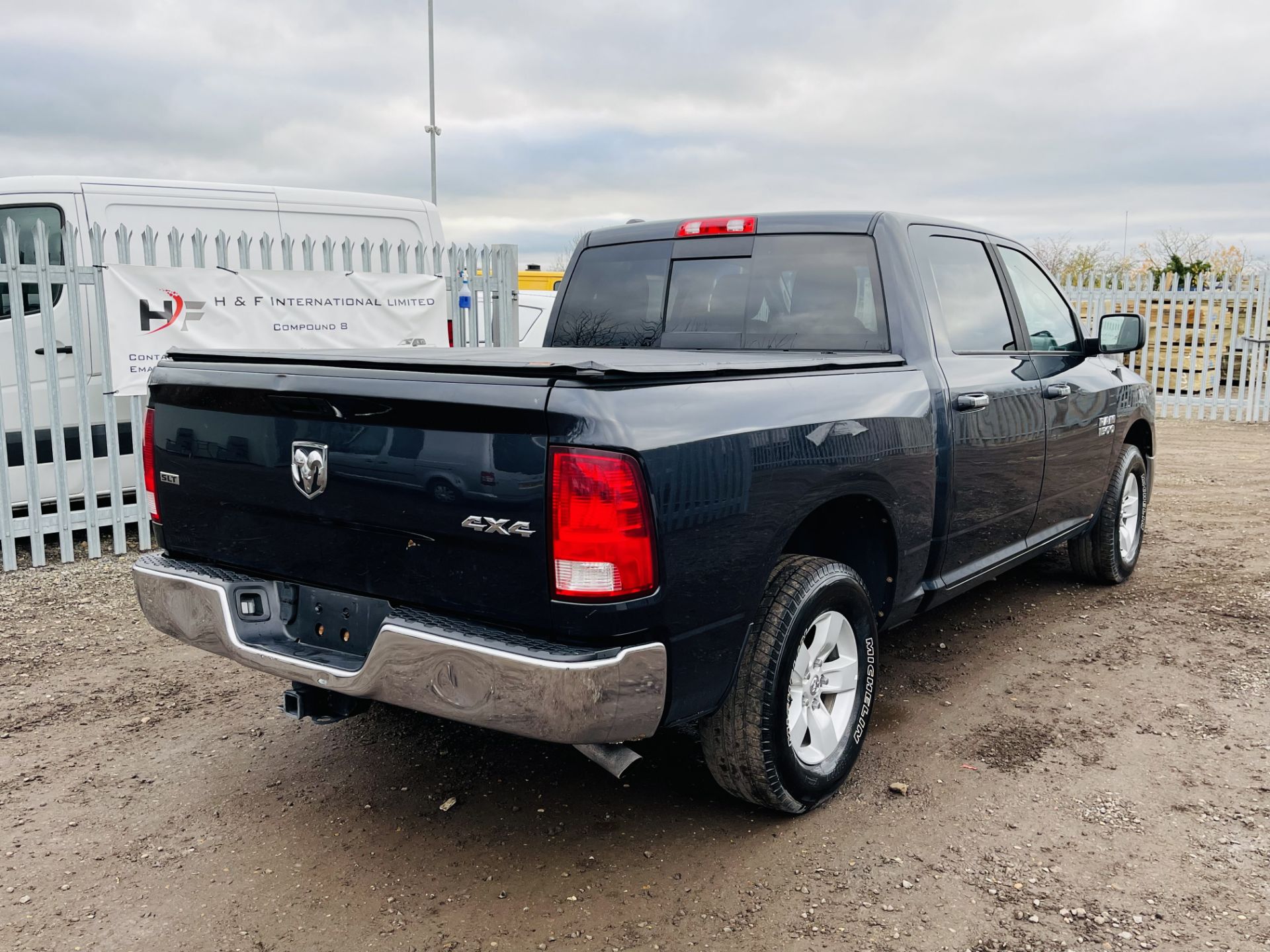 Dodge Ram 3.6 V6 1500 Crew Cab SLT 4WD ' 2015 Year ' A/C - 6 Seats - Chrome Package - Image 9 of 21