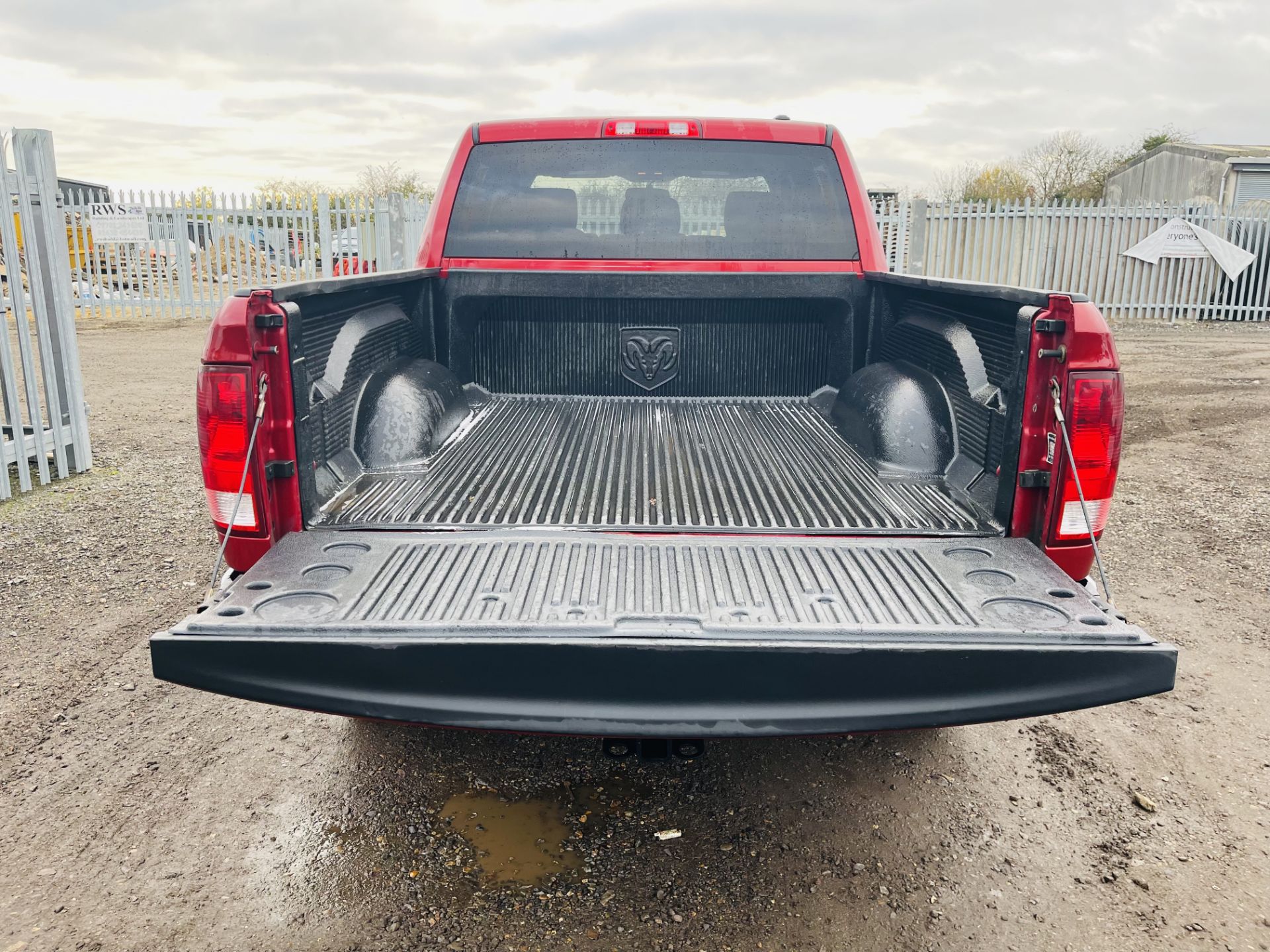 Dodge Ram 5.7 V8 Hemi **SLT Edition** '2009 Year' 4WD Crew-Cab - A/C - 6 Seats - Cruise Control - Image 13 of 29