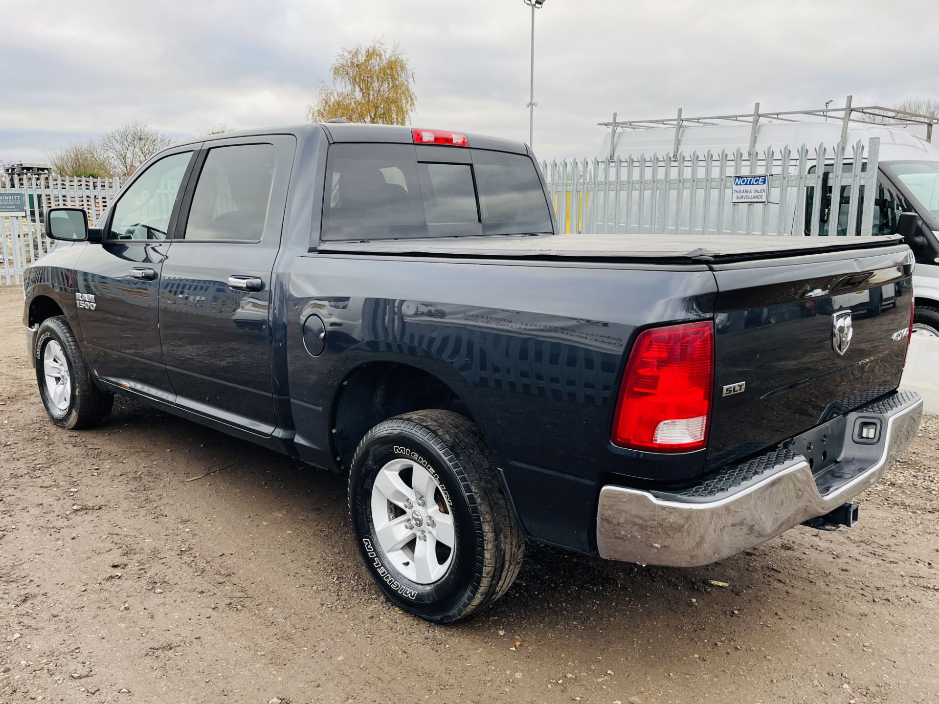 Dodge Ram 3.6 V6 1500 Crew Cab SLT 4WD ' 2015 Year ' A/C - 6 Seats - Chrome Package - Image 5 of 21