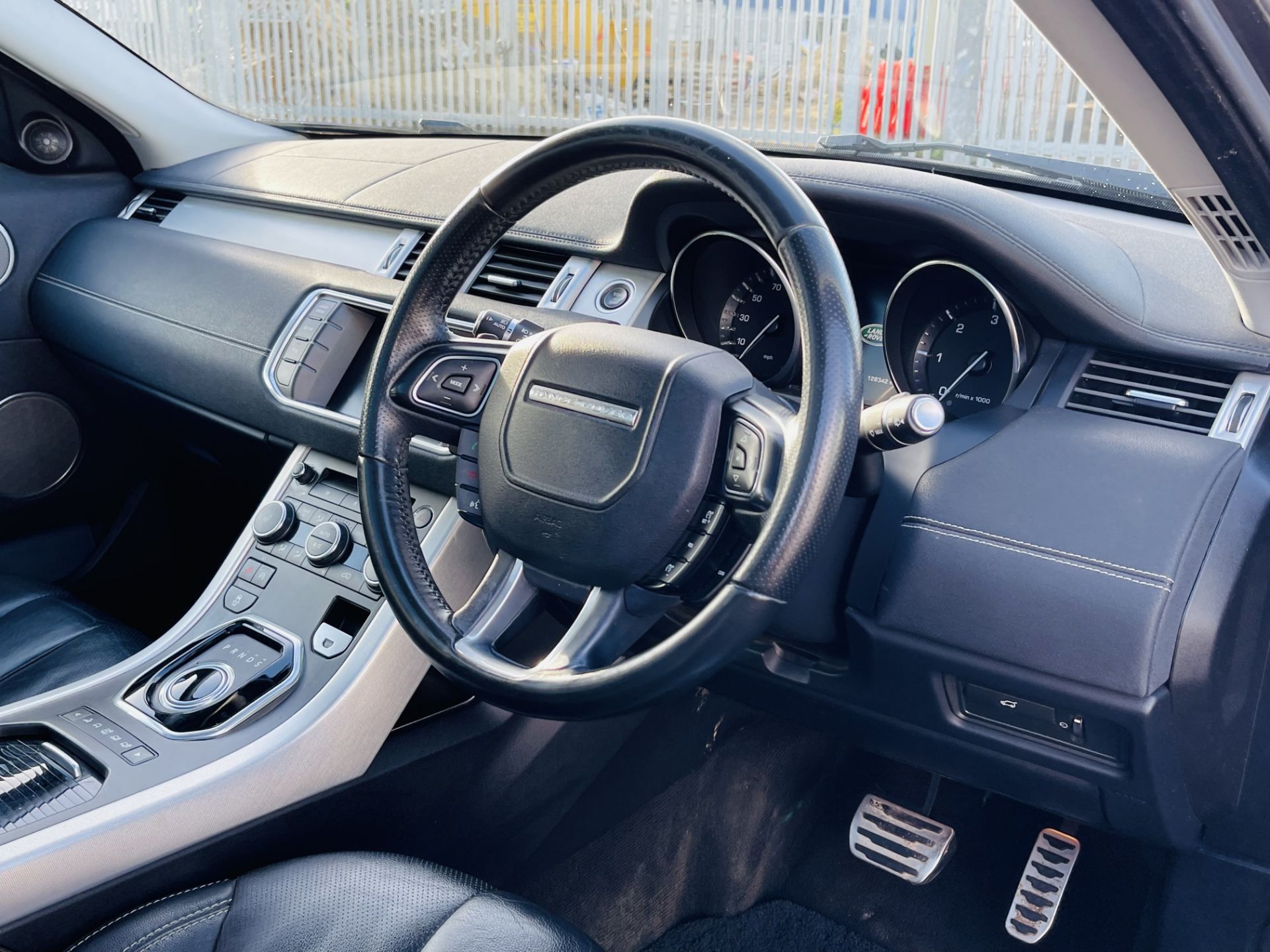 Range Rover Evoque Dynamic 2.2 SD4 4WD Commandshift 2015 '15 Reg' Sat Nav - Panoramic Roof - Image 27 of 38