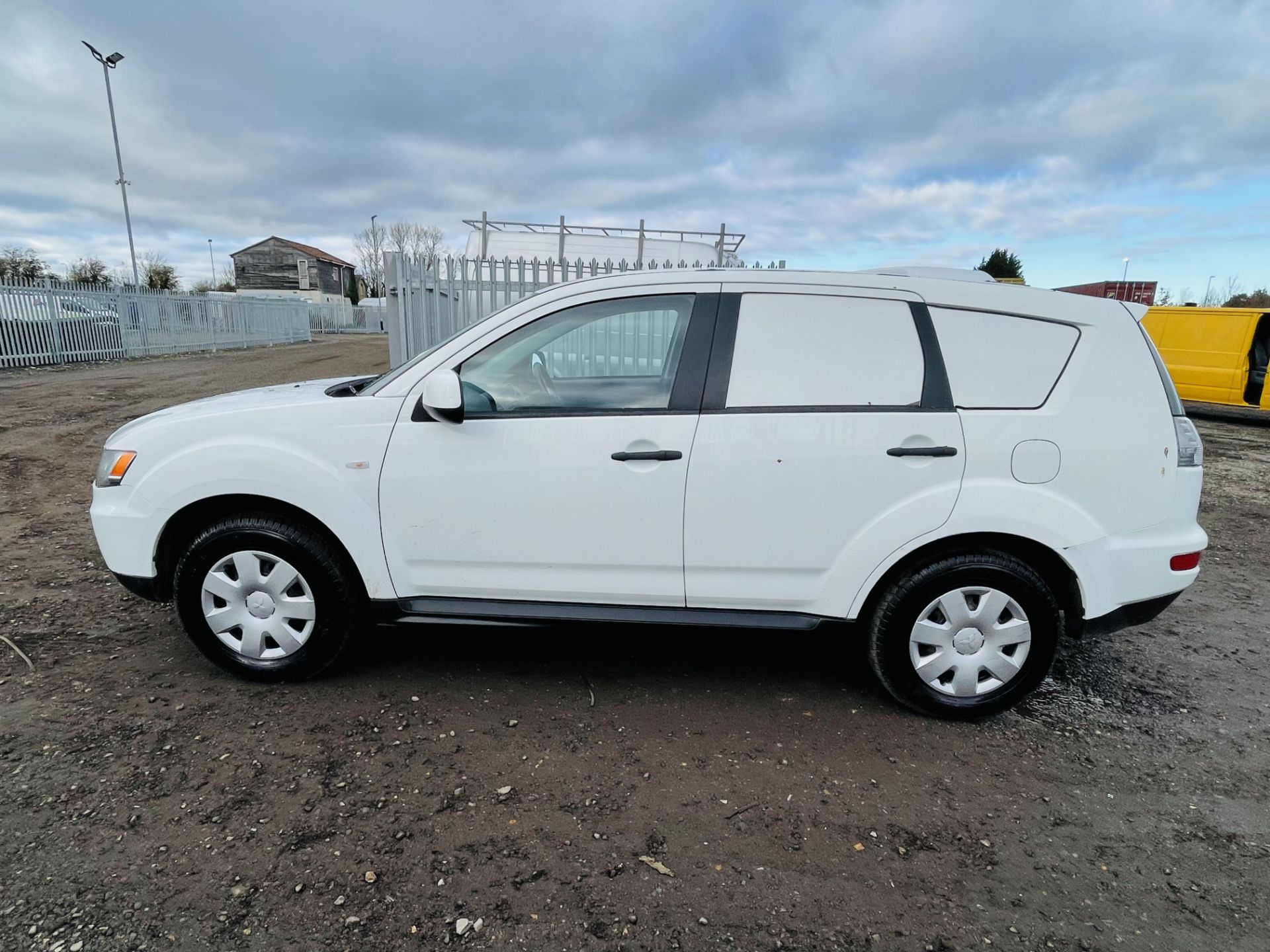 ** ON SALE **Mitsubishi Outlander GX 4Work 2.3 DI-D 177 2011 '11 Reg' - Air Con - 4WD - No Vat - Image 6 of 21