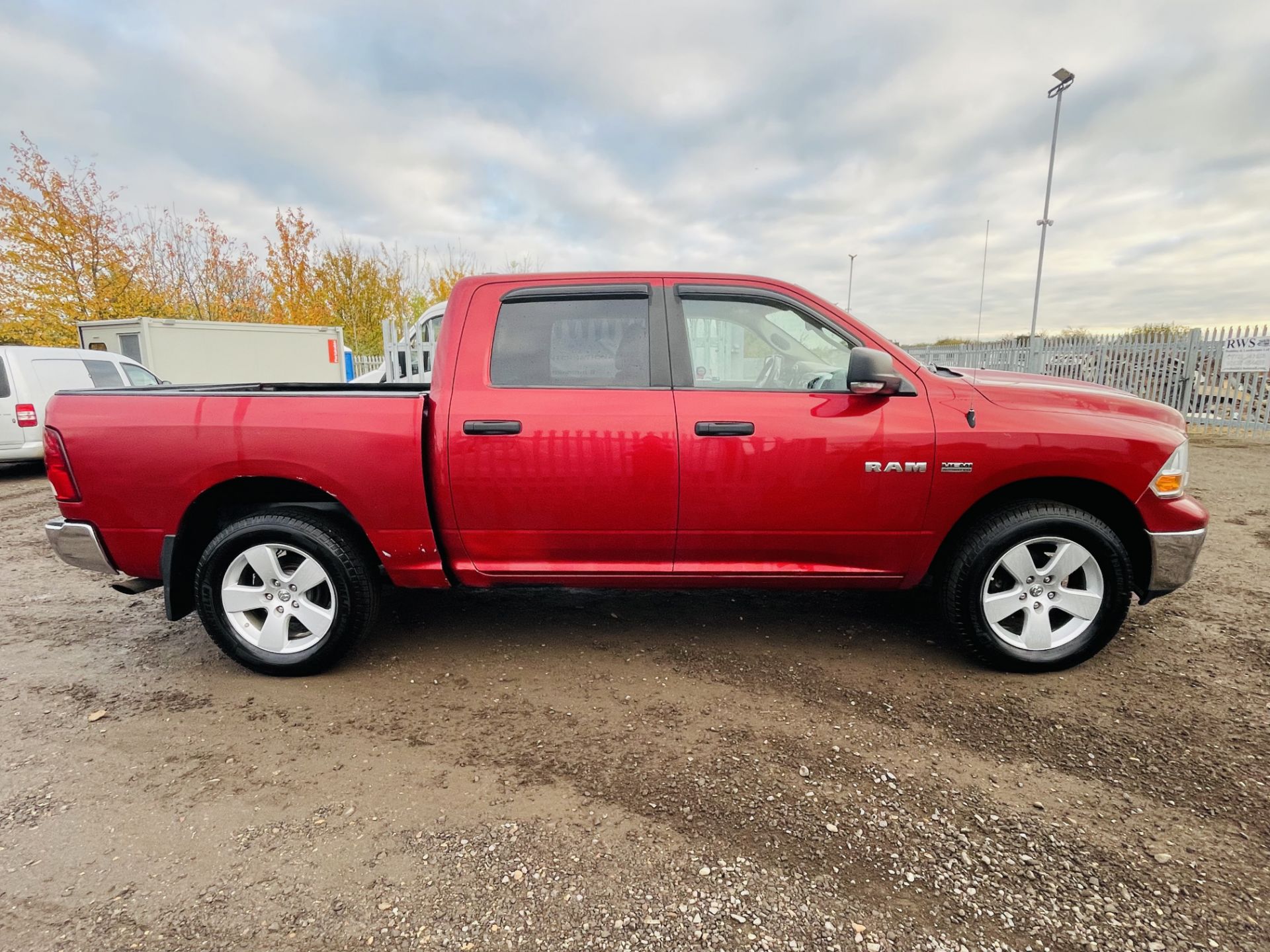 Dodge Ram 5.7 V8 Hemi **SLT Edition** '2009 Year' 4WD Crew-Cab - A/C - 6 Seats - Cruise Control - Image 9 of 29