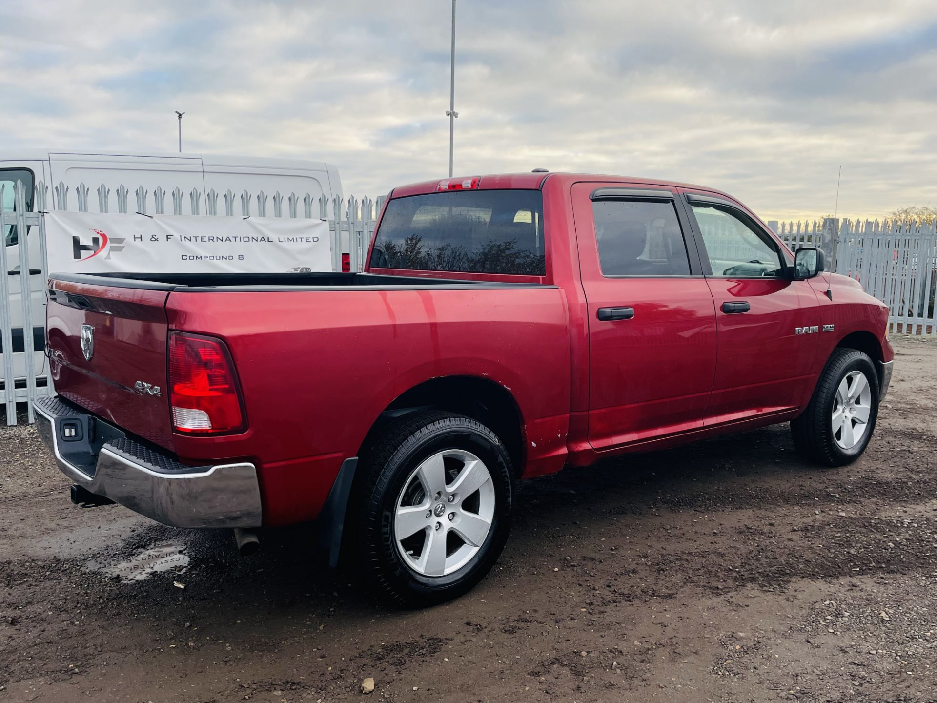 Dodge Ram 5.7 V8 Hemi **SLT Edition** '2009 Year' 4WD Crew-Cab - A/C - 6 Seats - Cruise Control - Image 11 of 29