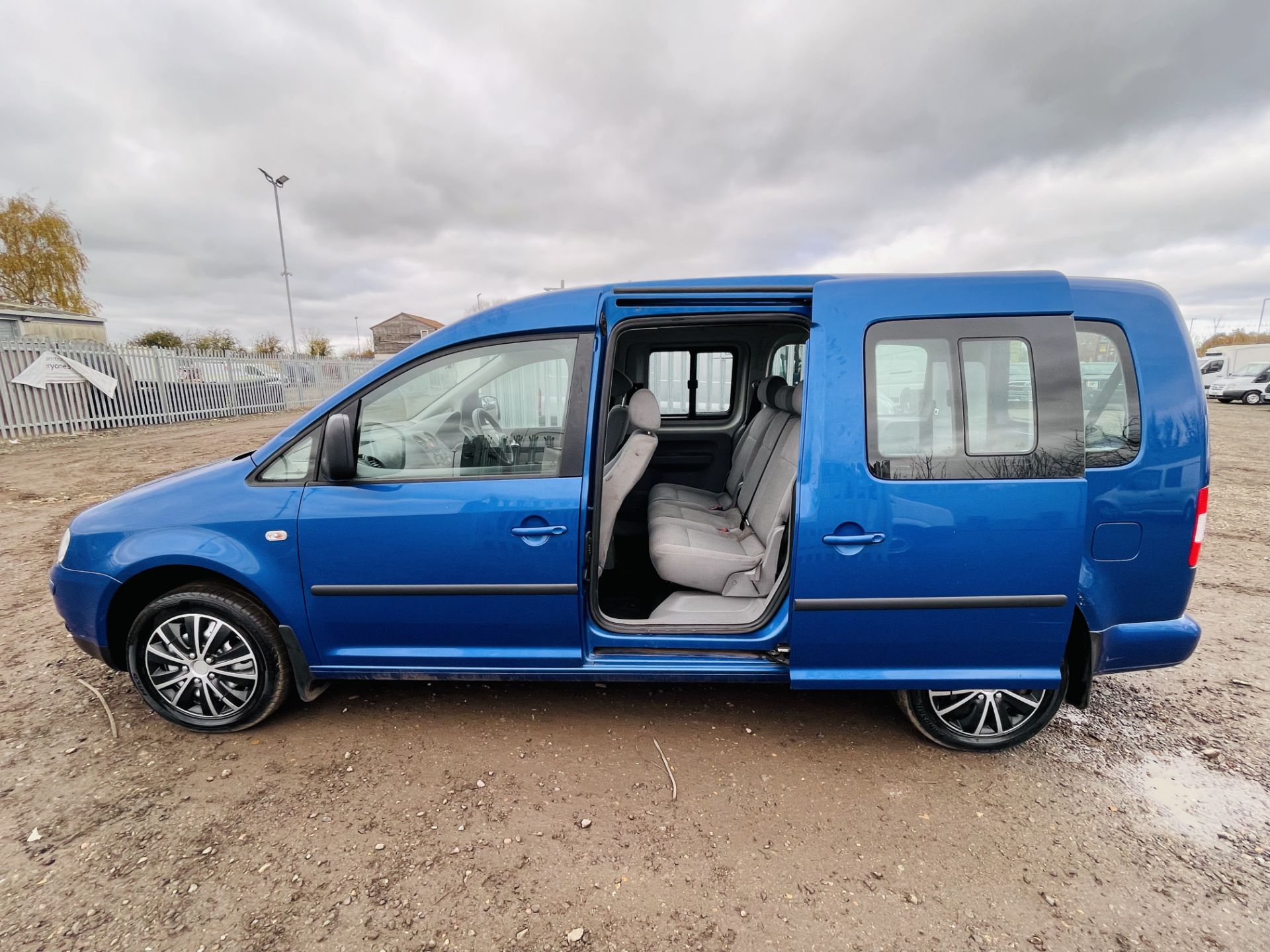 ** ON SALE ** Volkswagen Caddy Maxi Life 1.9 TDI *MPV* 2010 '10 Reg' Air Con - 5 Seats - No Vat - Image 13 of 26