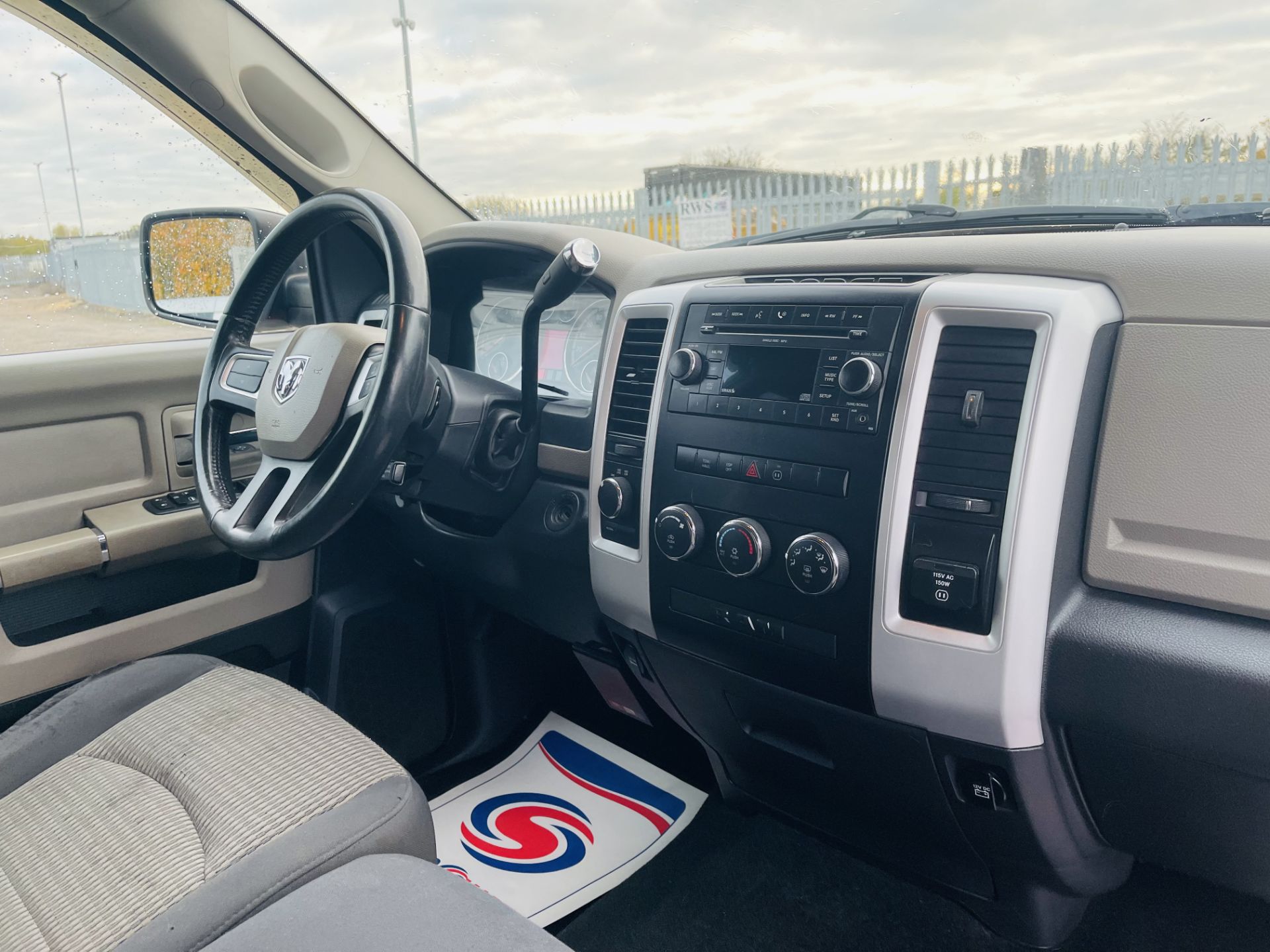 Dodge Ram 5.7 Hemi **SLT Edition** '2009 Year' 4WD Crew-Cab - A/C - 6 Seats - Cruise Control - Image 13 of 29