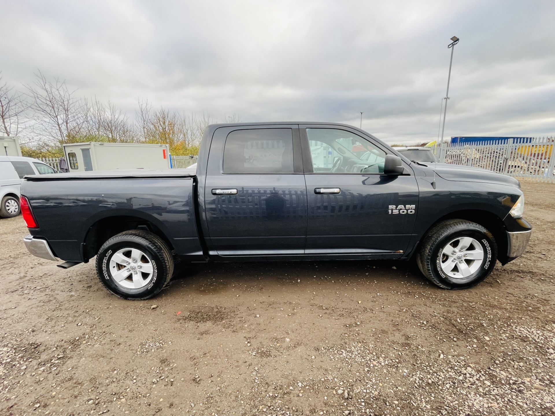 Dodge Ram 3.6 V6 1500 Crew Cab SLT 4WD ' 2015 Year ' A/C - 6 Seats - Chrome Package - Image 9 of 21