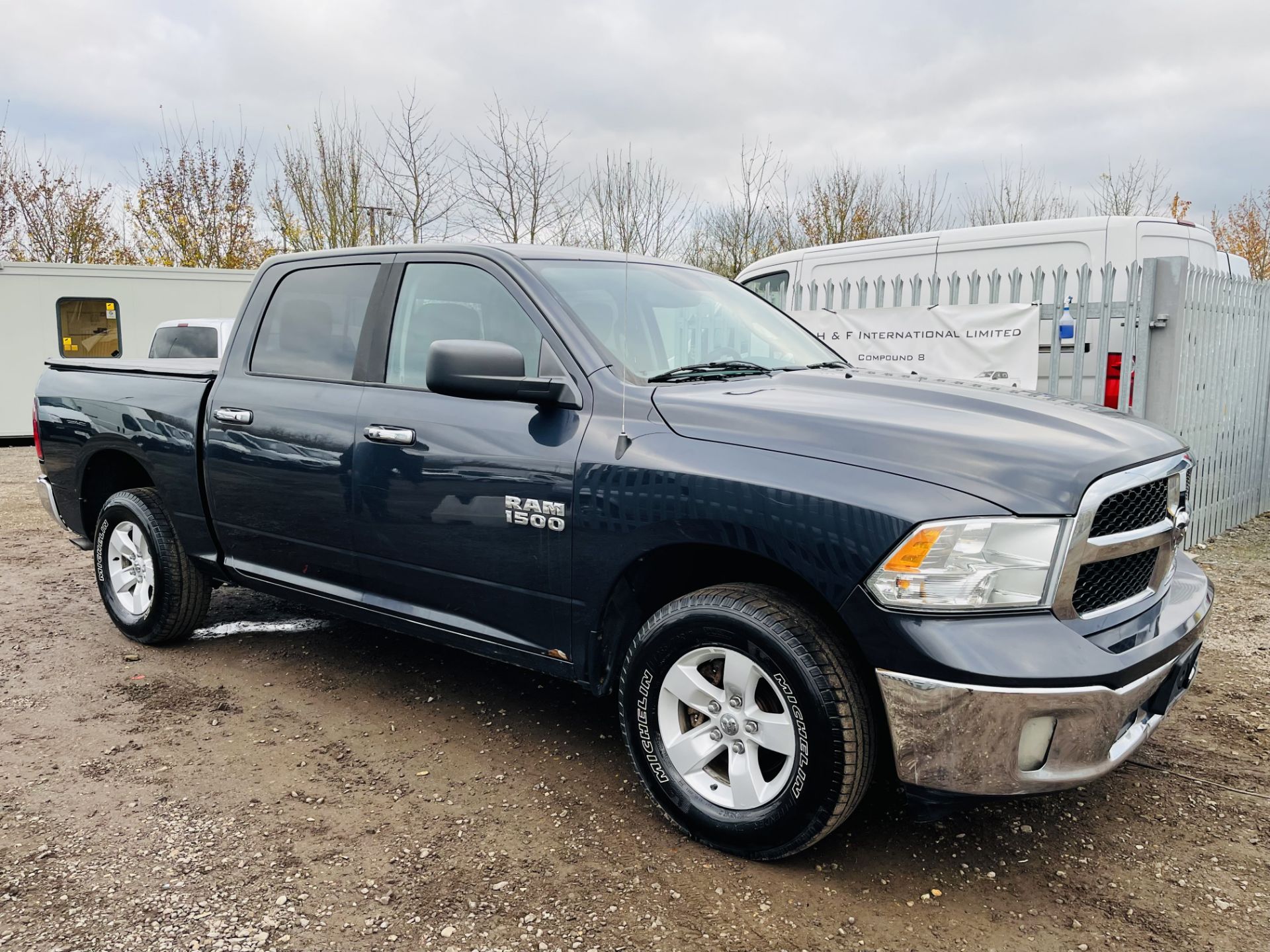 Dodge Ram 3.6 V6 1500 Crew Cab SLT 4WD ' 2015 Year ' A/C - 6 Seats - Chrome Package - Image 5 of 21