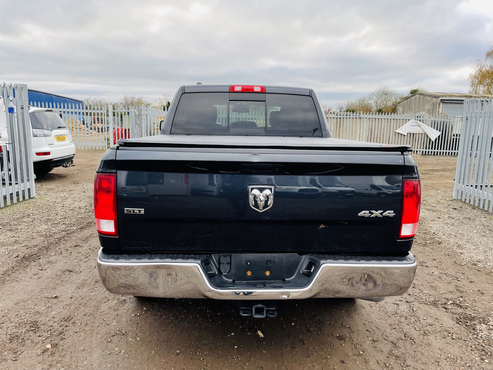 Dodge Ram 3.6 V6 1500 Crew Cab SLT 4WD ' 2015 Year ' A/C - 6 Seats - Chrome Package - Image 10 of 21