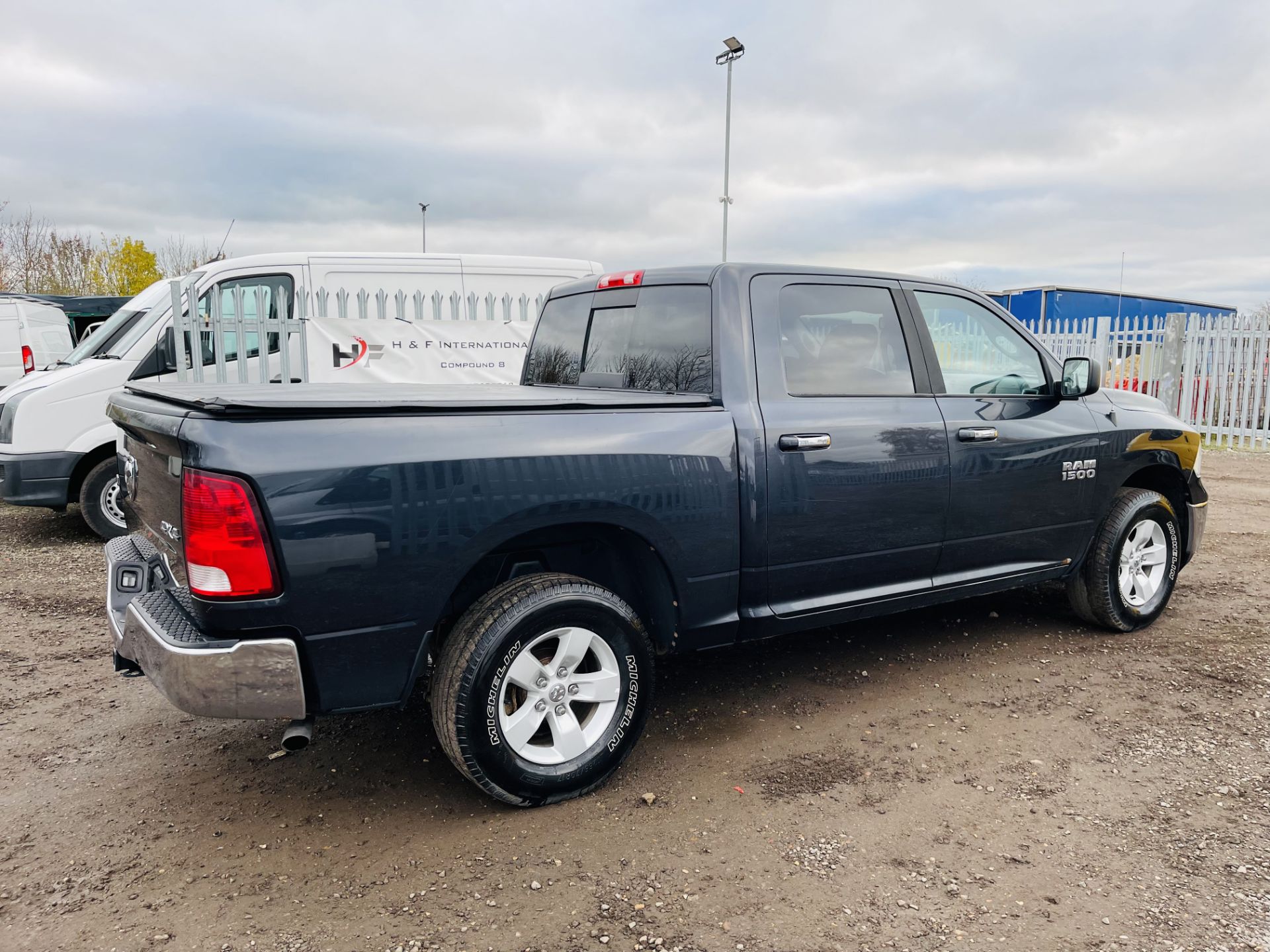 Dodge Ram 3.6 V6 1500 Crew Cab SLT 4WD ' 2015 Year ' A/C - 6 Seats - Chrome Package - Image 8 of 21