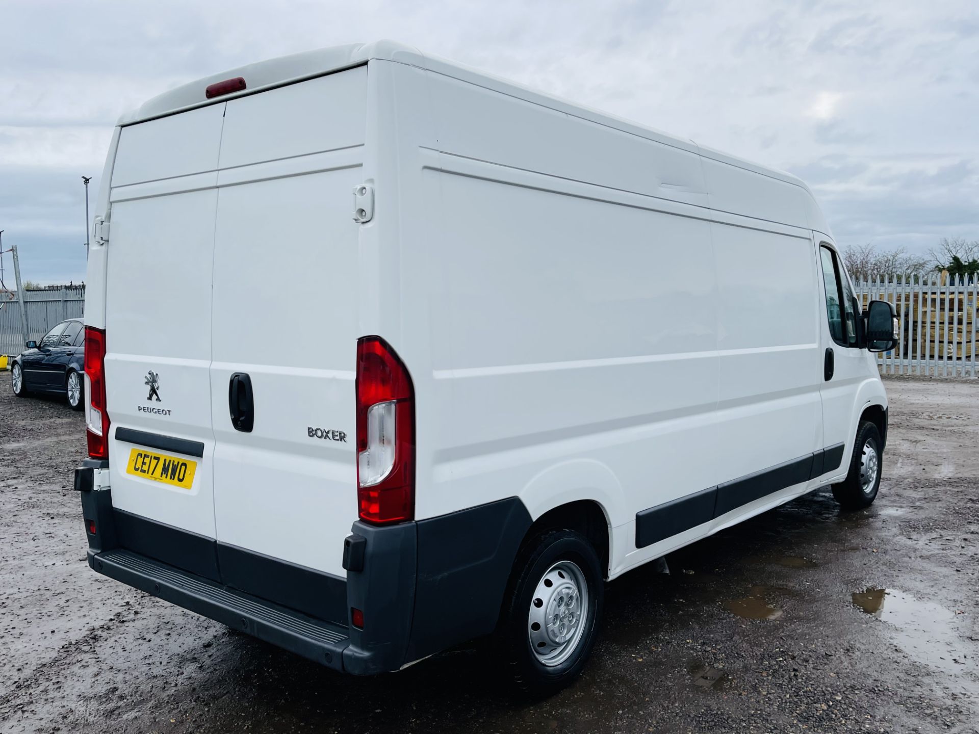 ** ON SALE ** Peugeot Boxer 2.0 Blue HDI 130 L3 H2 2017 '17 Reg' - Sat Nav - Air con - Euro 6 - - Image 7 of 24