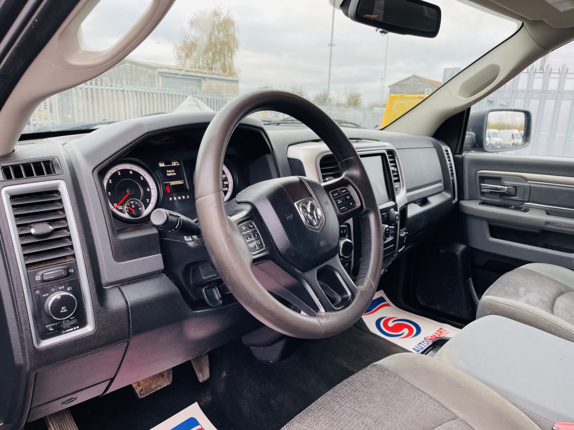 Dodge Ram 3.6 V6 1500 Crew Cab SLT 4WD ' 2015 Year ' A/C - 6 Seats - Chrome Package - Image 13 of 21