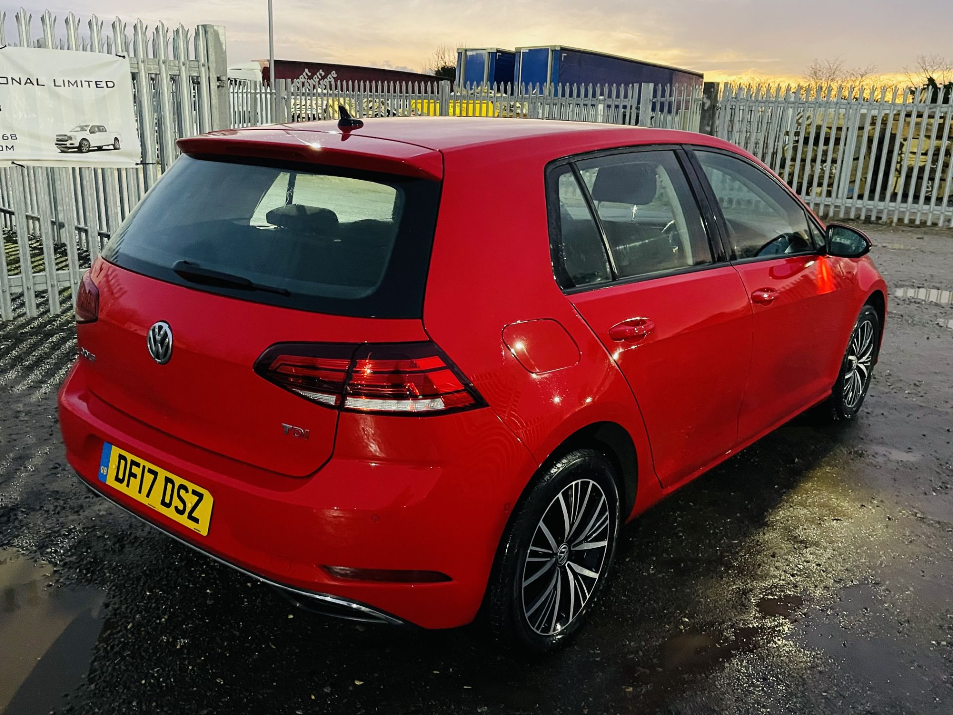 ** ON SALE **Volkswagen Golf 1.6 TDI BMT SE ( Special Equipment ) 2017 '17 Reg' - A/C - Sat Nav - - Image 16 of 31