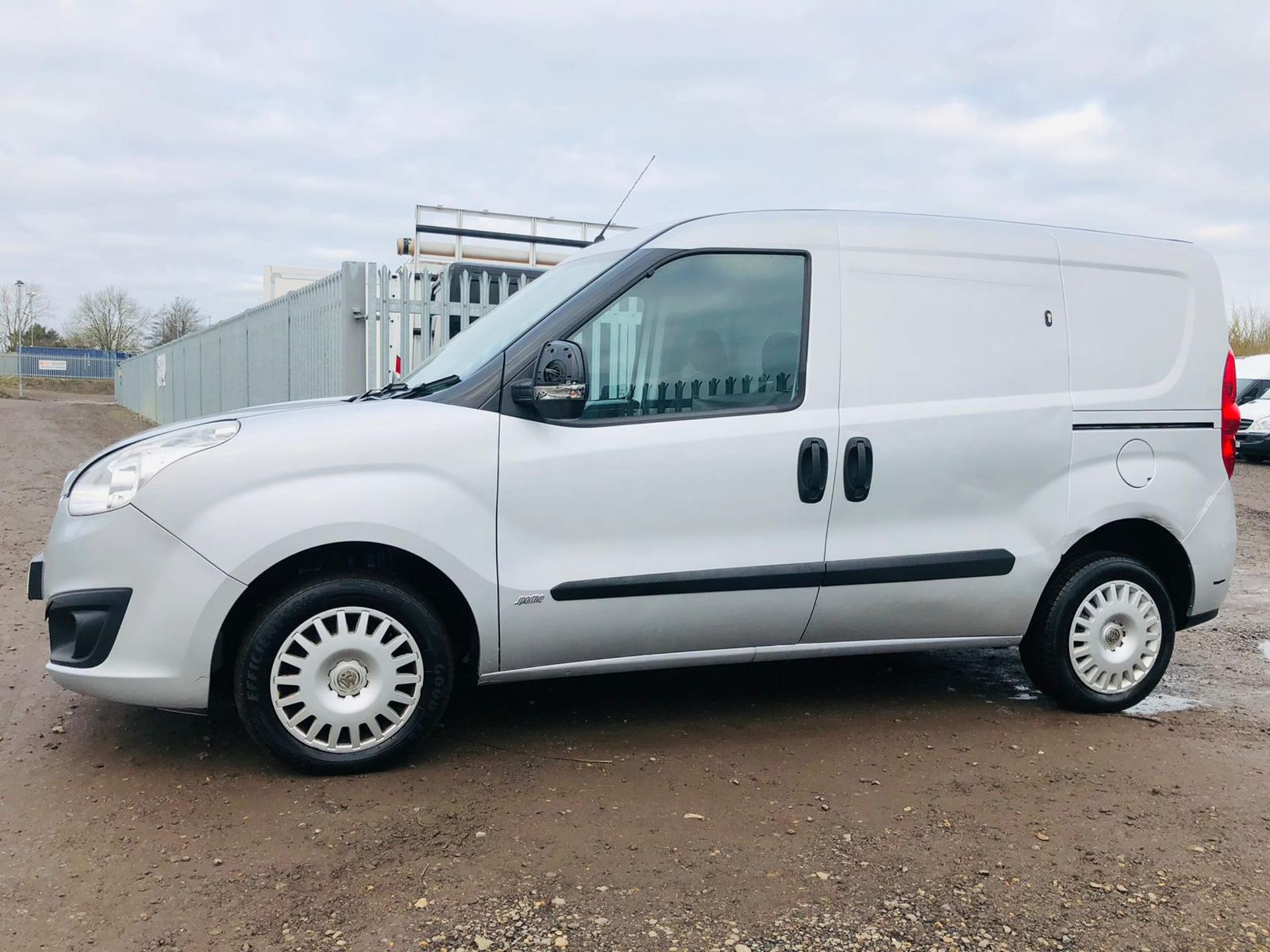 **ON SALE**Vauxhall Combo 1.3 CDTI 2000 L1 H1 ** Sportive ** 2015 '65 Reg' Air Con - Metallic Silver - Image 10 of 28