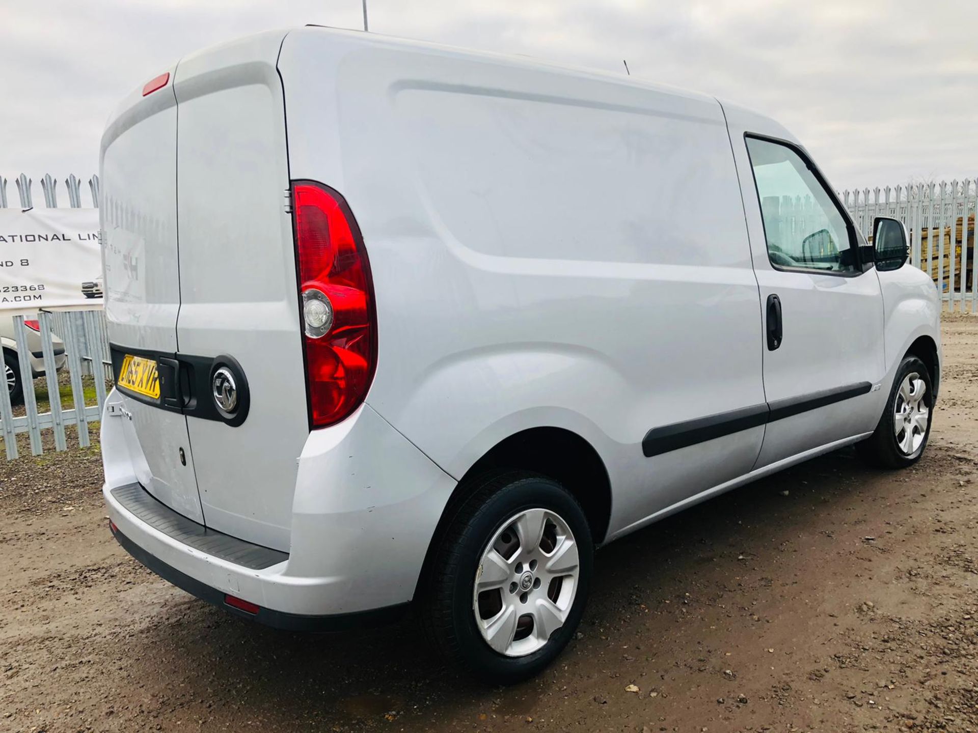 **ON SALE**Vauxhall Combo 1.3 CDTI 2000 L1 H1 ** Sportive ** 2015 '65 Reg' Air Con - Metallic Silver - Image 11 of 28