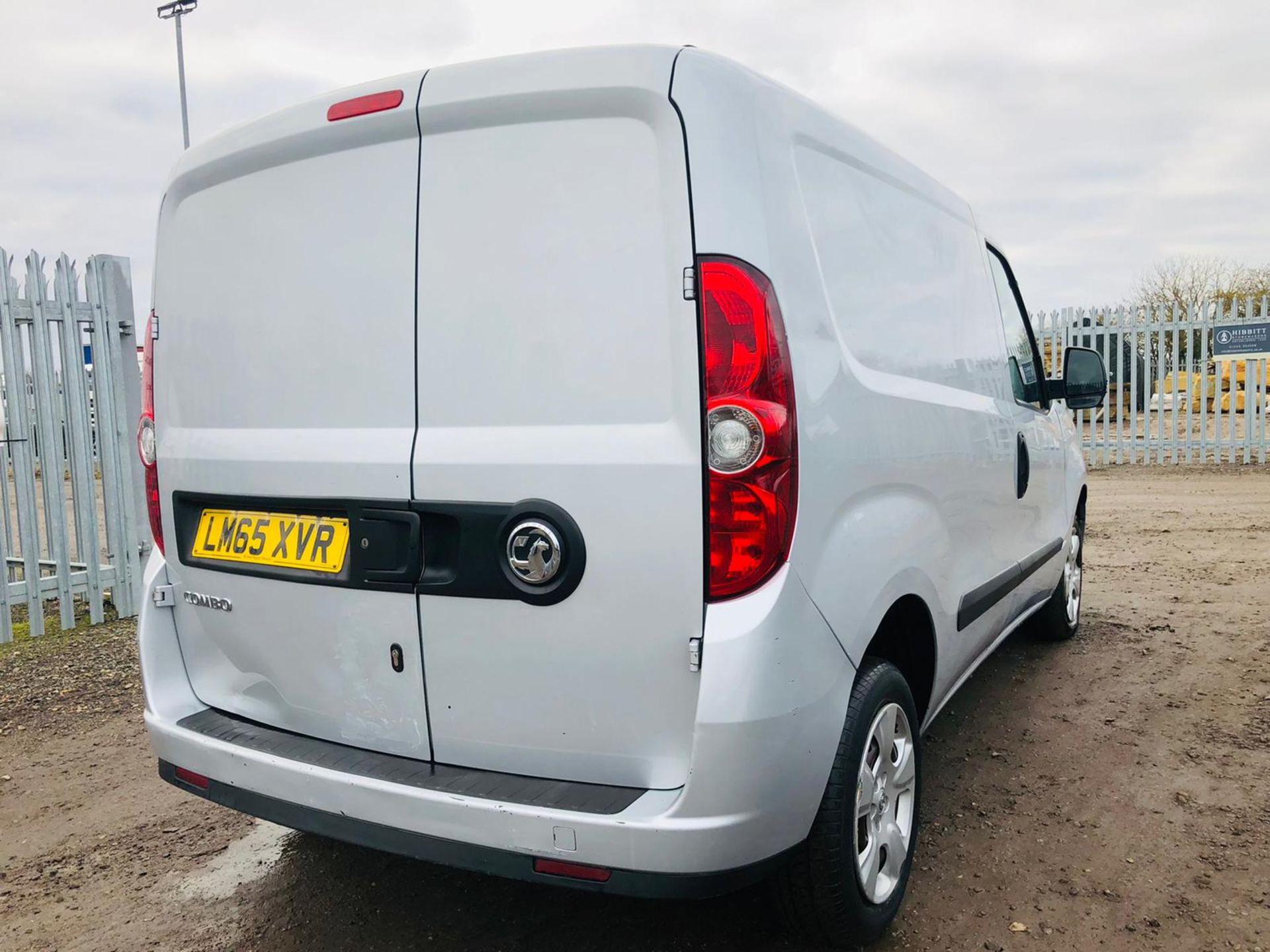 **ON SALE**Vauxhall Combo 1.3 CDTI 2000 L1 H1 ** Sportive ** 2015 '65 Reg' Air Con - Metallic Silver - Image 12 of 28