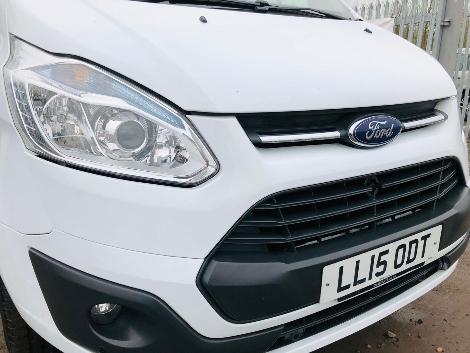 **ON SALE**Ford Transit 2.2 TDCI 125 E-Tech 290 Limited L2 H1 2015 '15 Reg' Air Con - Cruise Control - Image 9 of 33