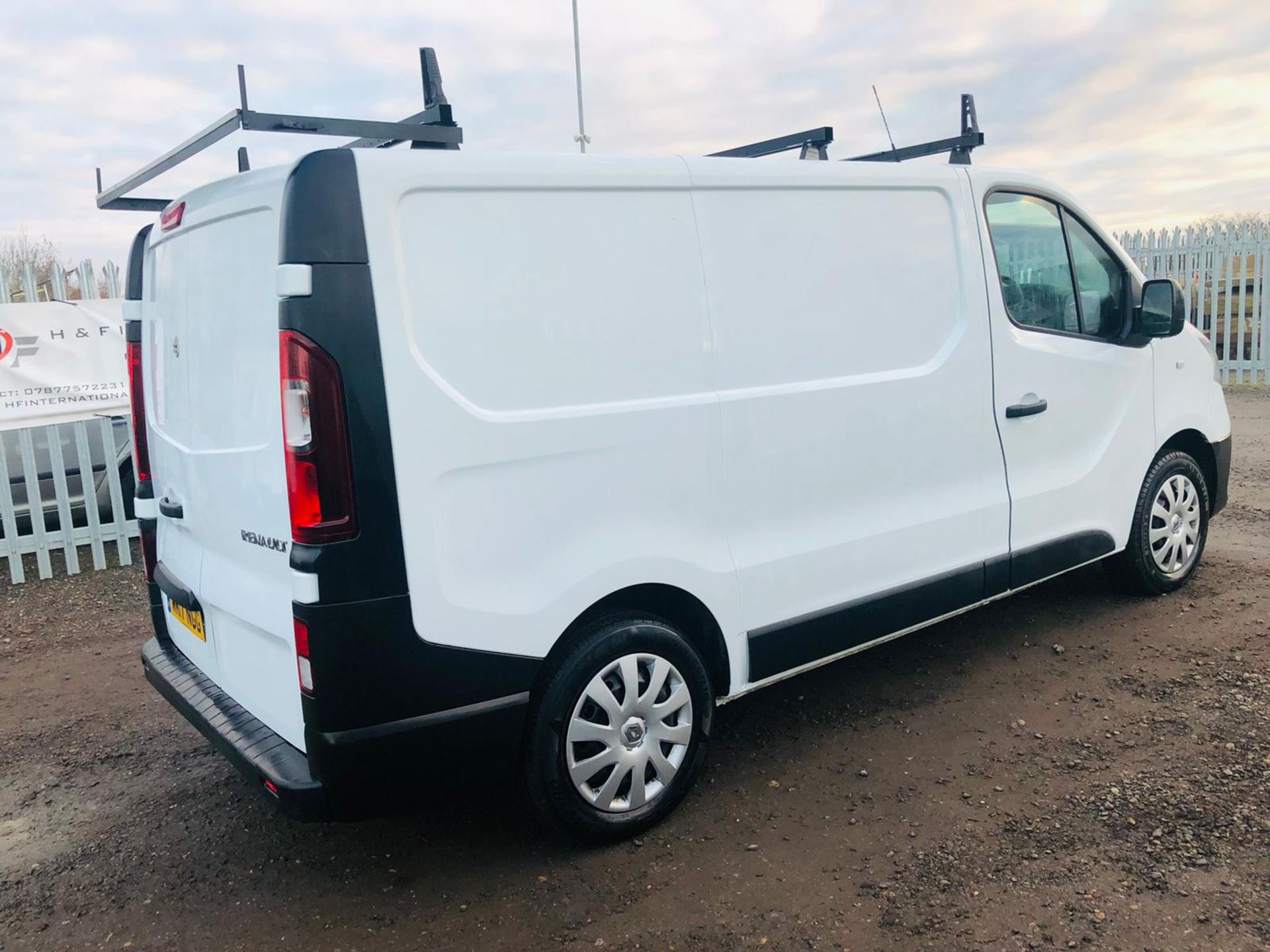 ** ON SALE ** Renault Trafic SL27 Business 1.6 DCI 120 2017 '17 Reg' Euro 6B - ULEZ Compliant - - Image 8 of 24