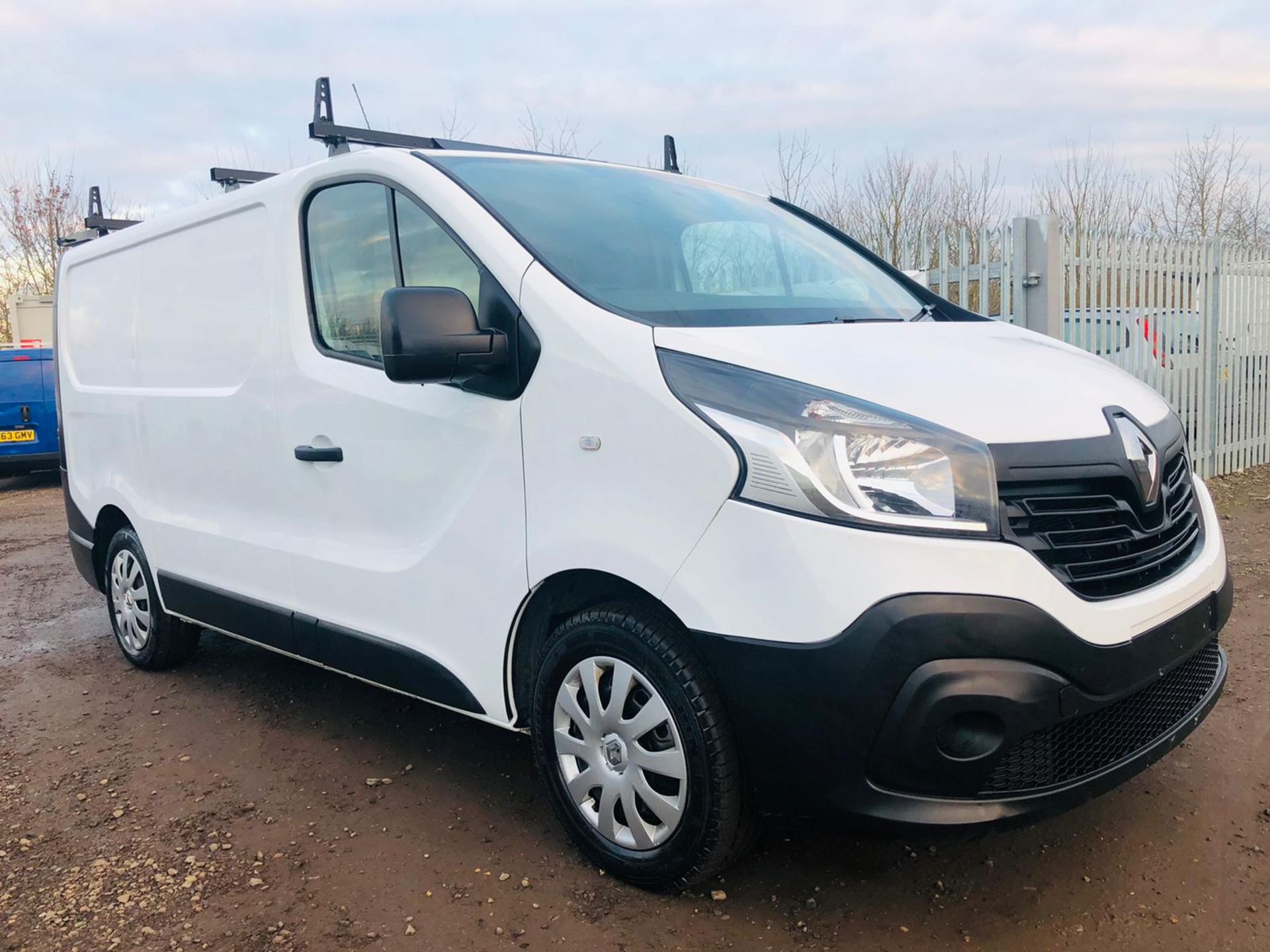 ** ON SALE ** Renault Trafic SL27 Business 1.6 DCI 120 2017 '17 Reg' Euro 6B - ULEZ Compliant -