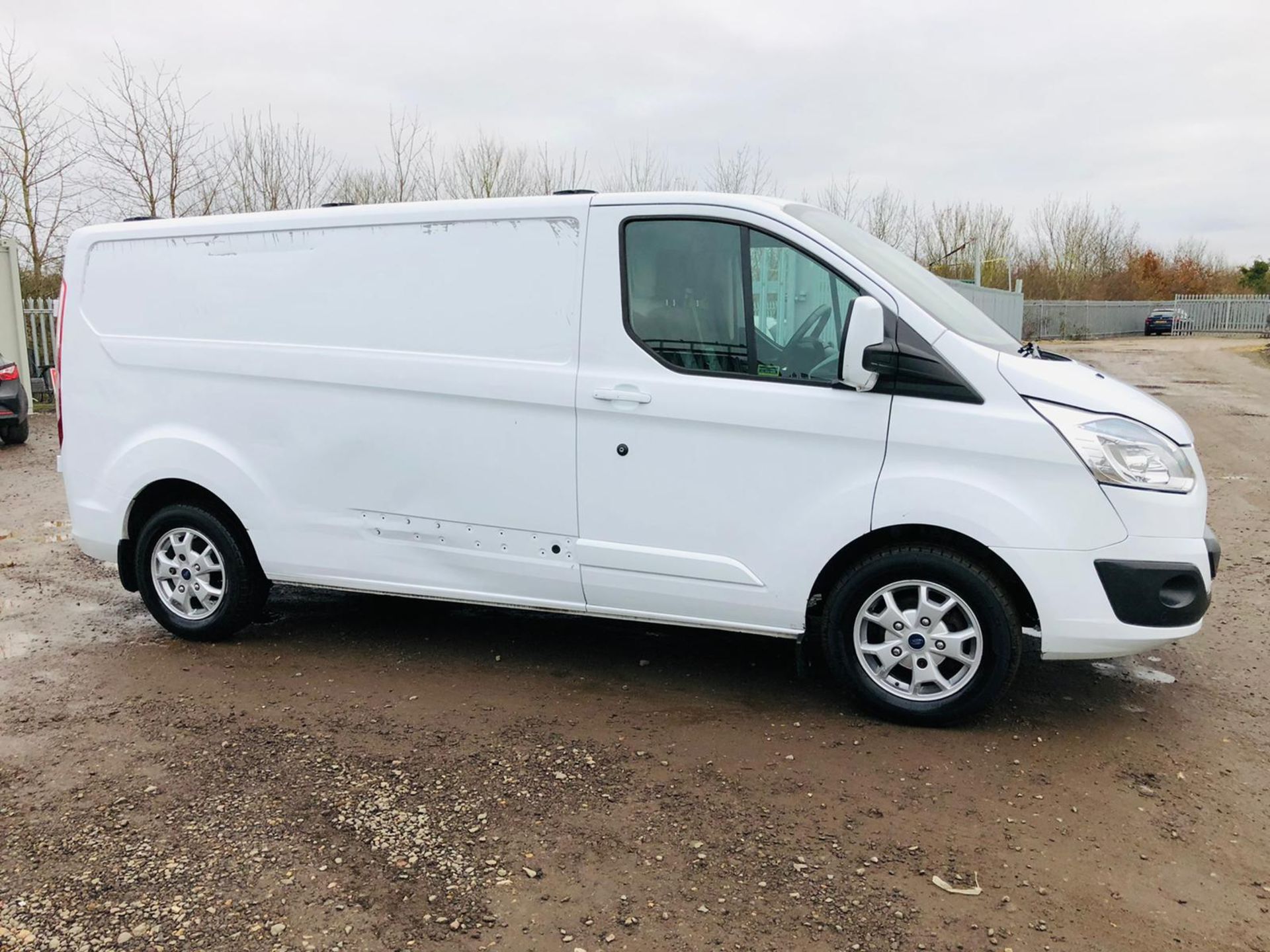 **ON SALE**Ford Transit 2.2 TDCI 125 E-Tech 290 Limited L2 H1 2015 '15 Reg' Air Con - Cruise Control - Image 15 of 33